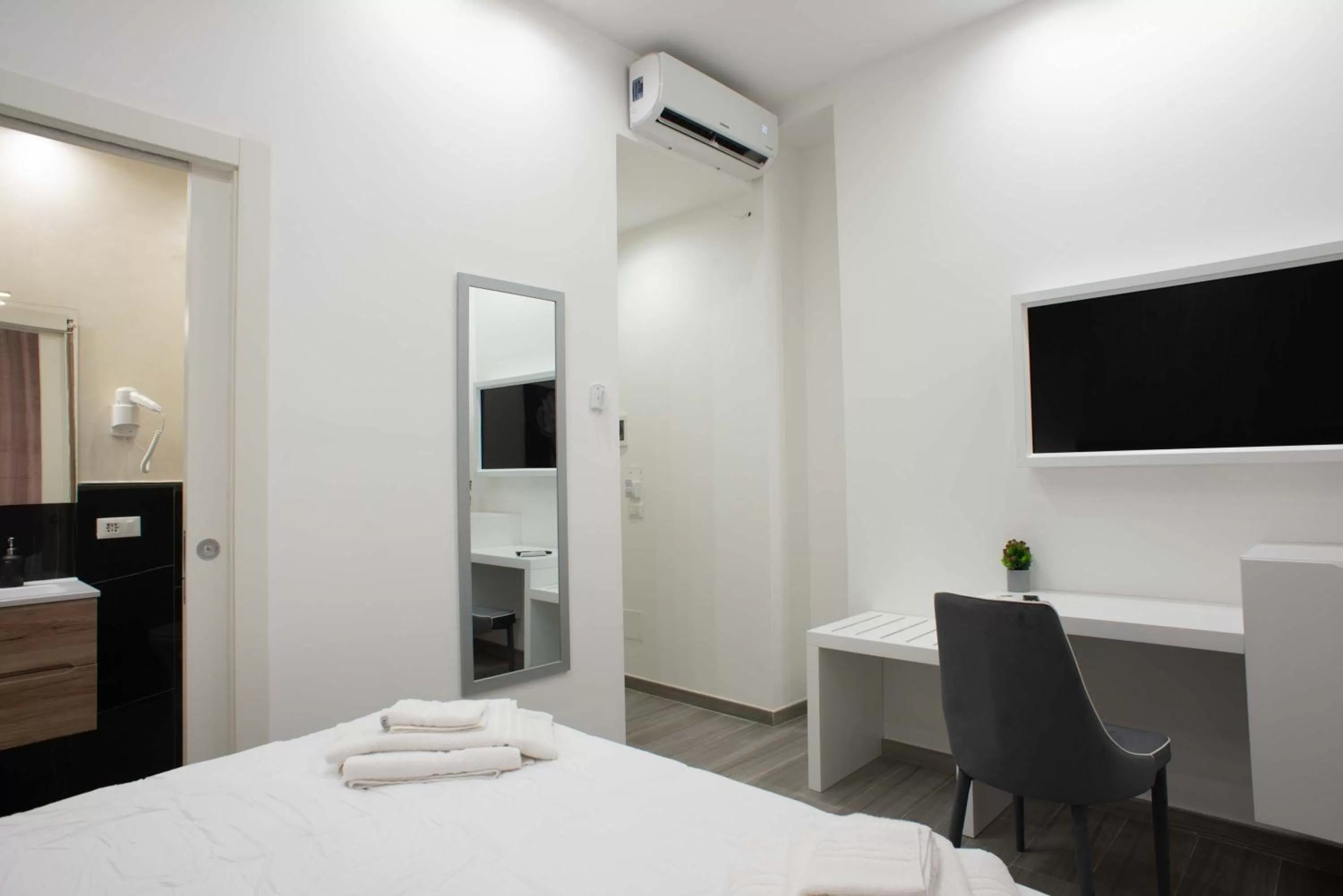 Photo of the whole room, TV/Entertainment Center in Blanc Rooms