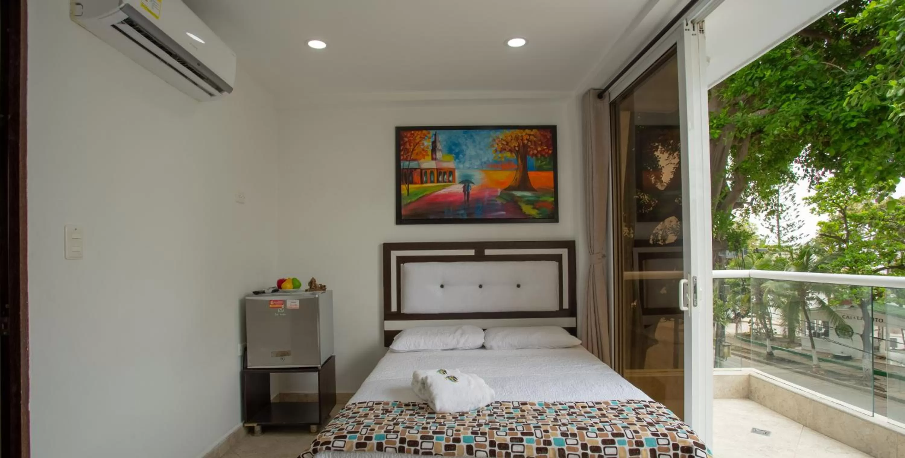 Photo of the whole room, Bed in Hollywood Beach Suite