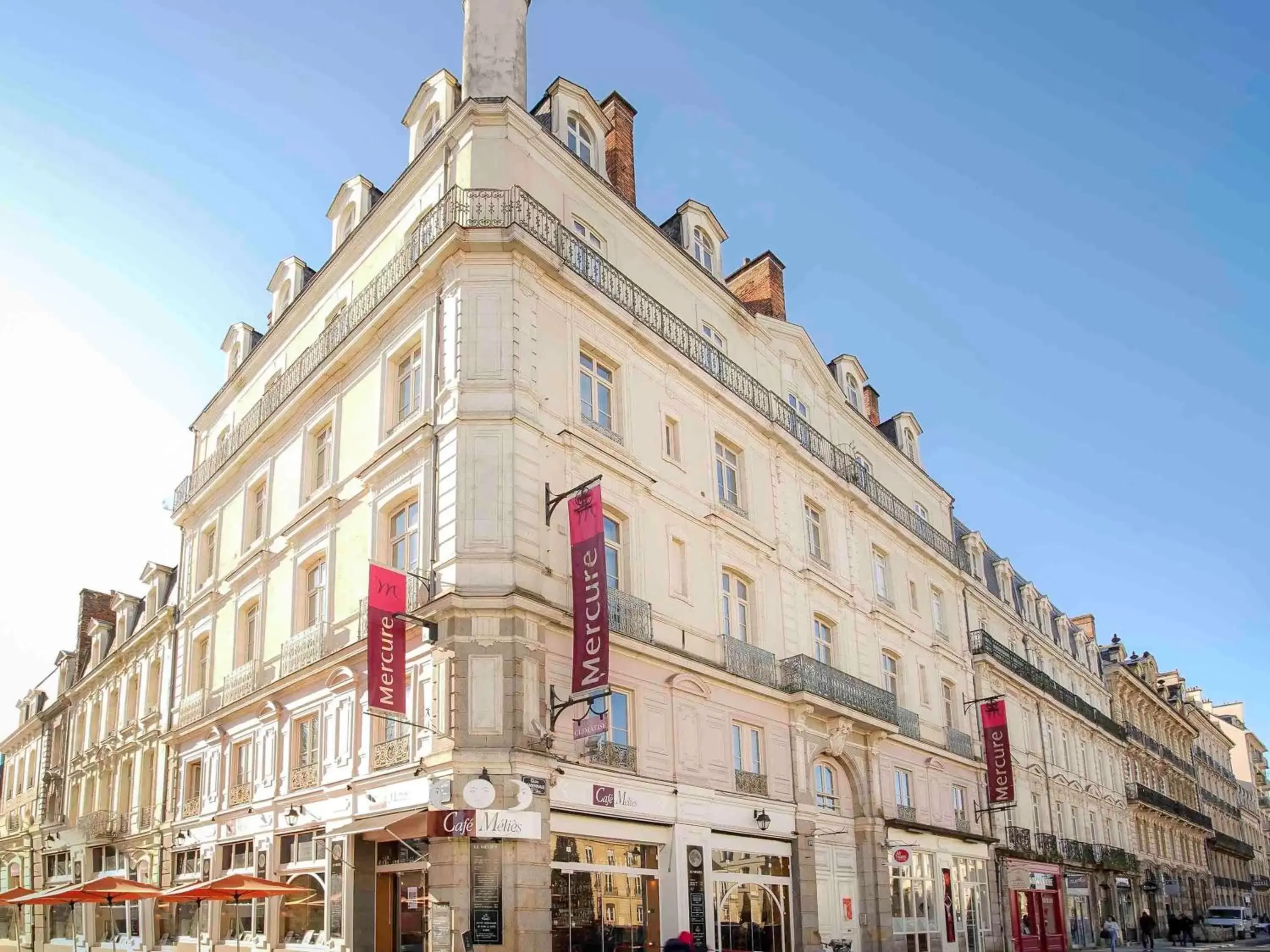 Property Building in Mercure Rennes Centre Place Bretagne