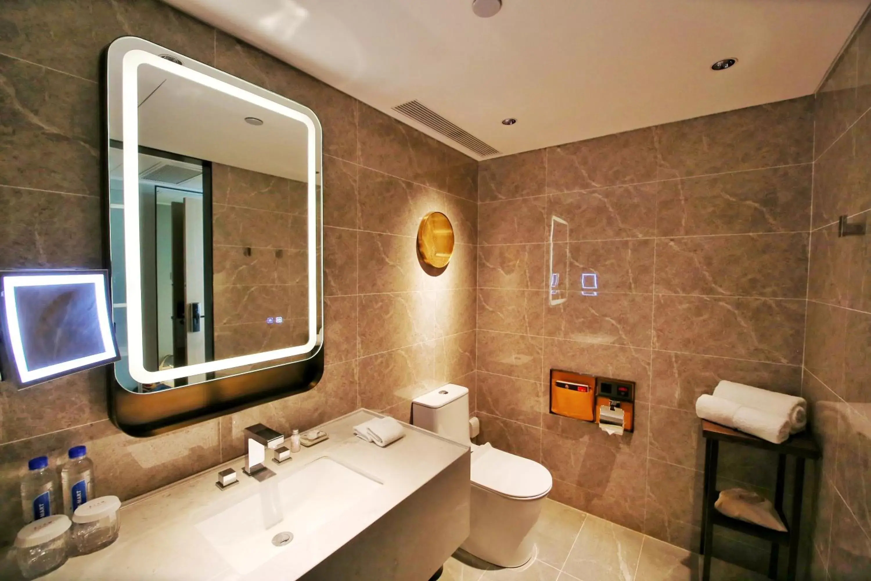 Bathroom in Dong Fang Hotel Guangzhou, Canton Fair Free Shuttle Bus, Canton Fair Buyer Official Registration