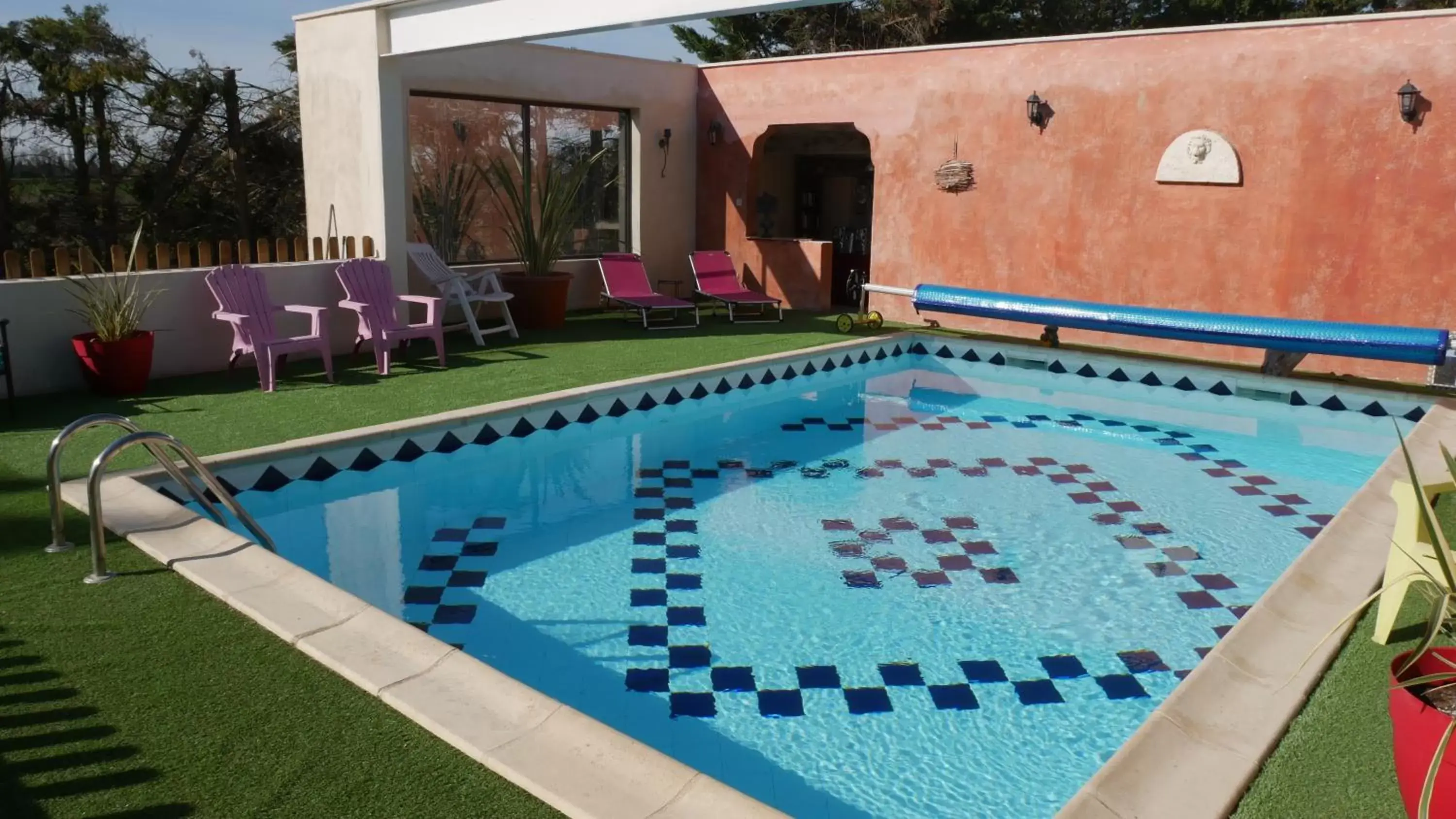 Swimming Pool in MAS MAURANE-Chambre d'hôte avec SPA privé