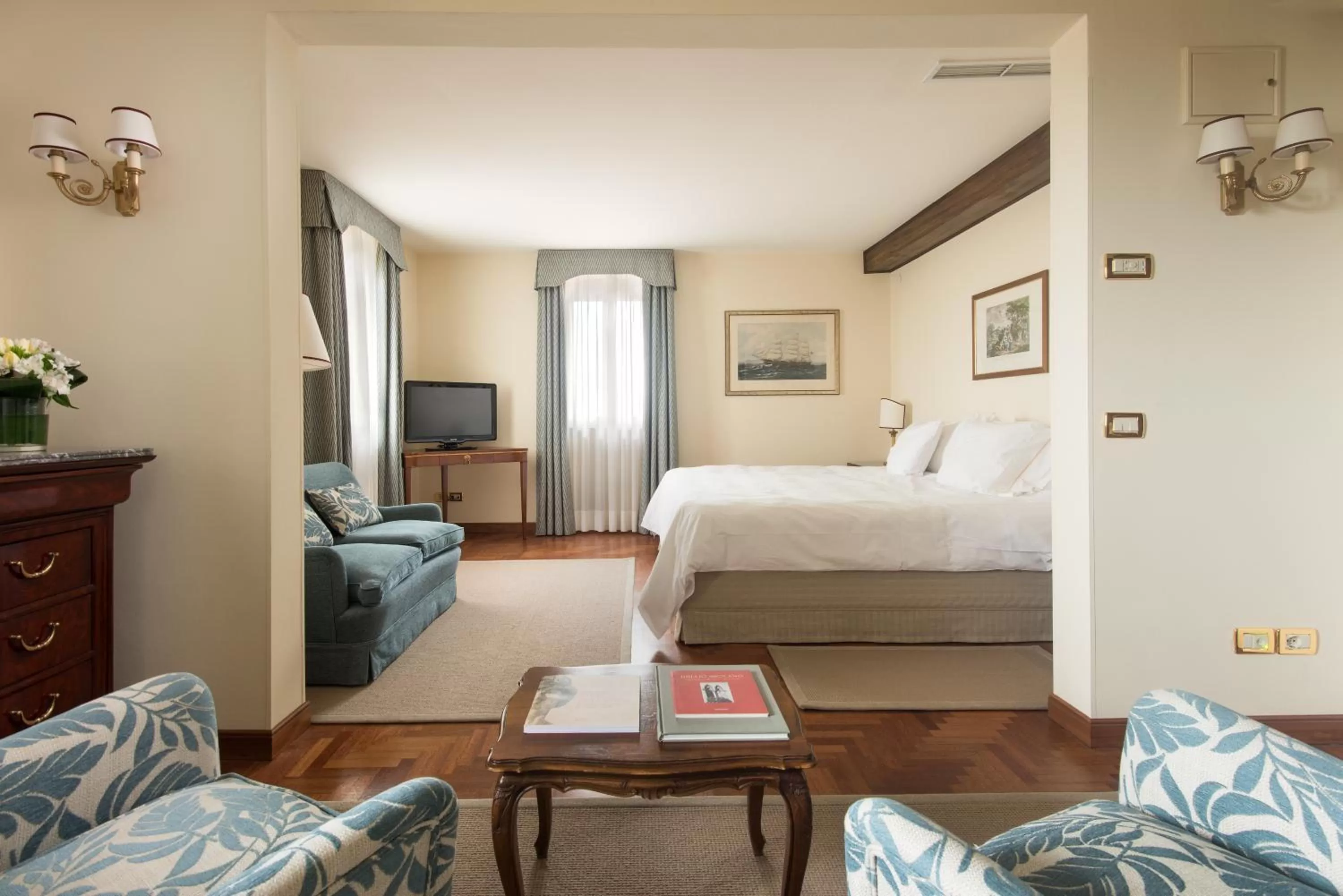 Photo of the whole room, Bed in Hotel Villa Cipriani