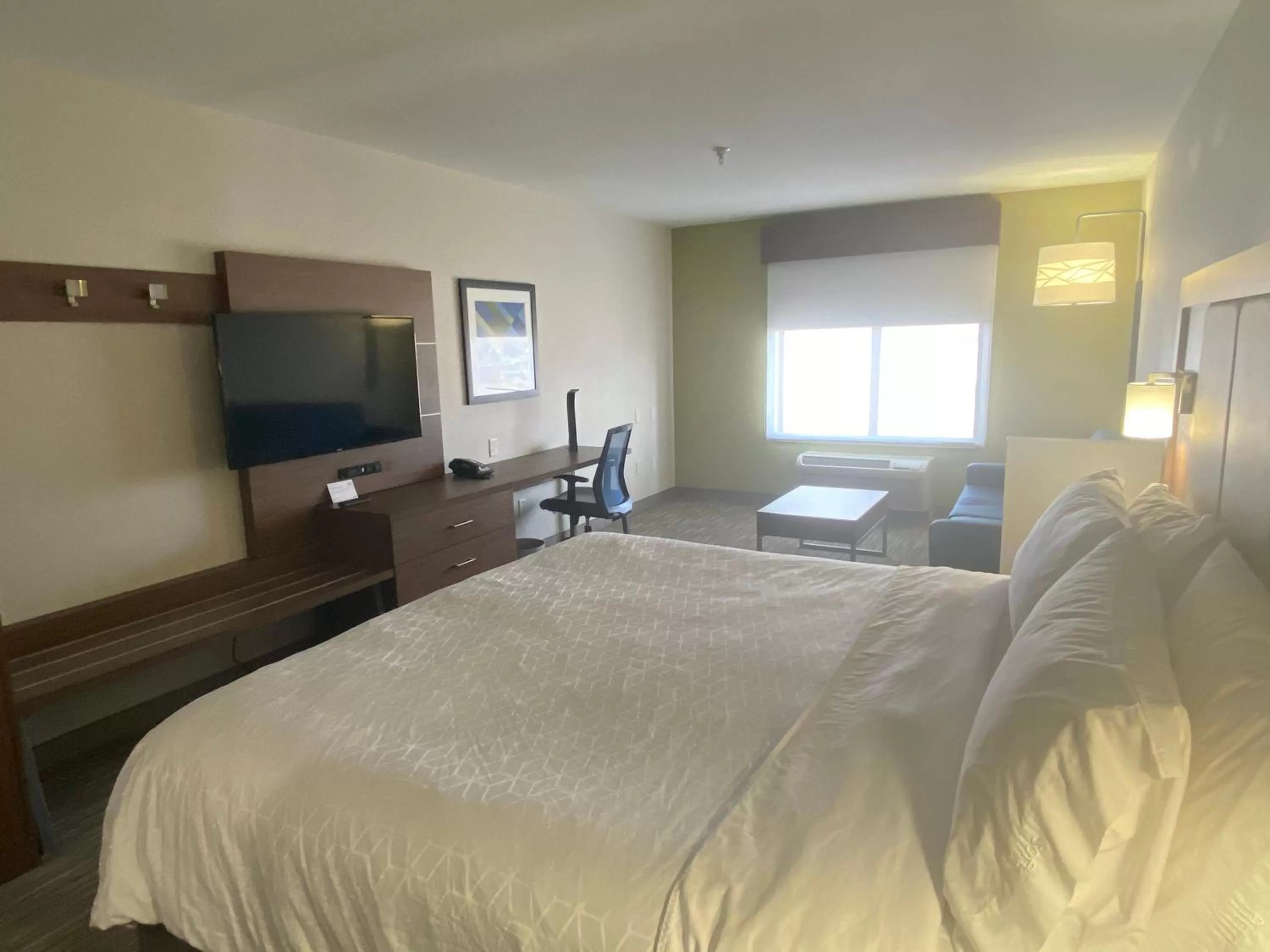 Bedroom, Bed in Holiday Inn Express & Suites Albuquerque Historic Old Town by IHG