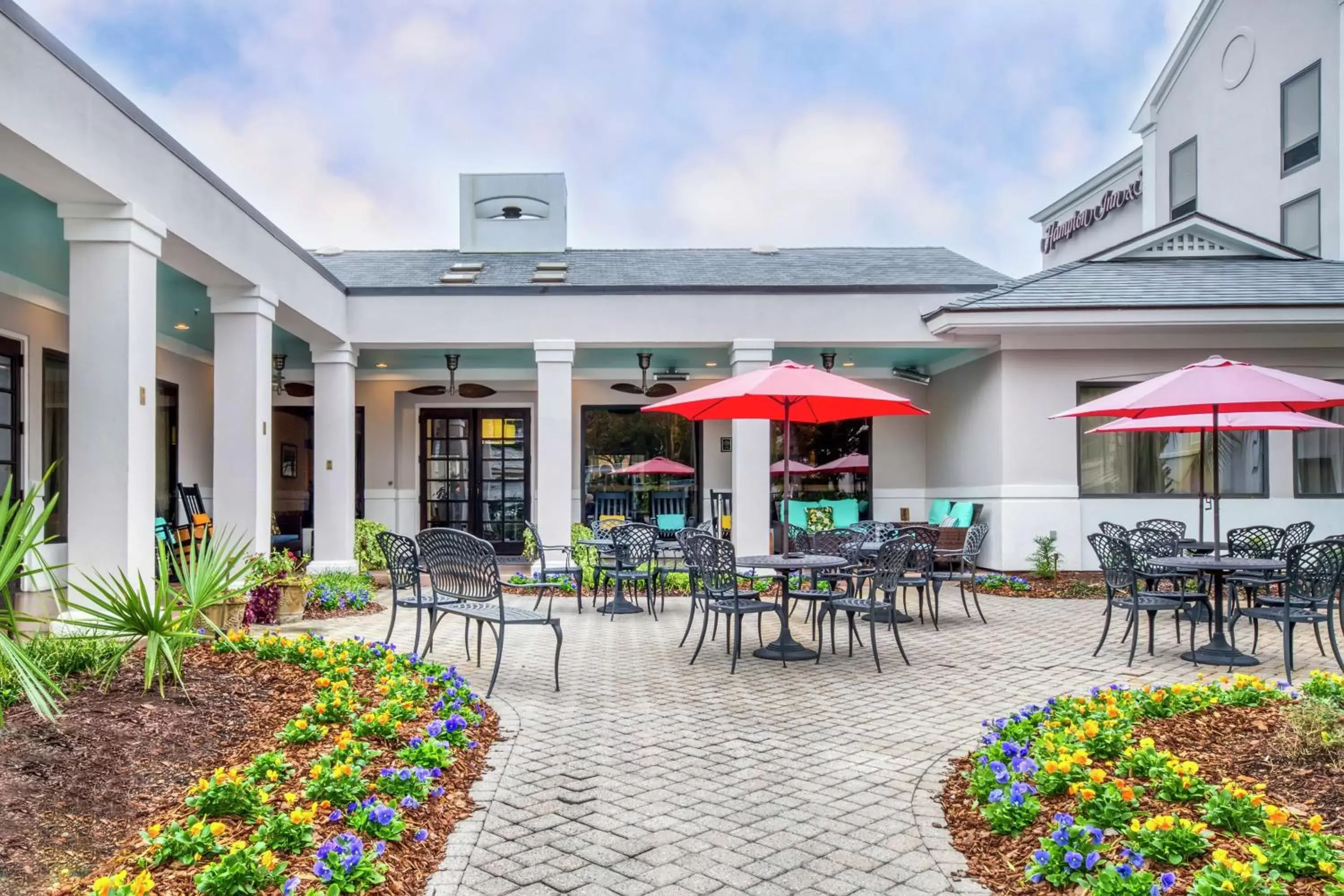 Patio, Restaurant/Places to Eat in Hampton Inn & Suites Wilmington/Wrightsville Beach