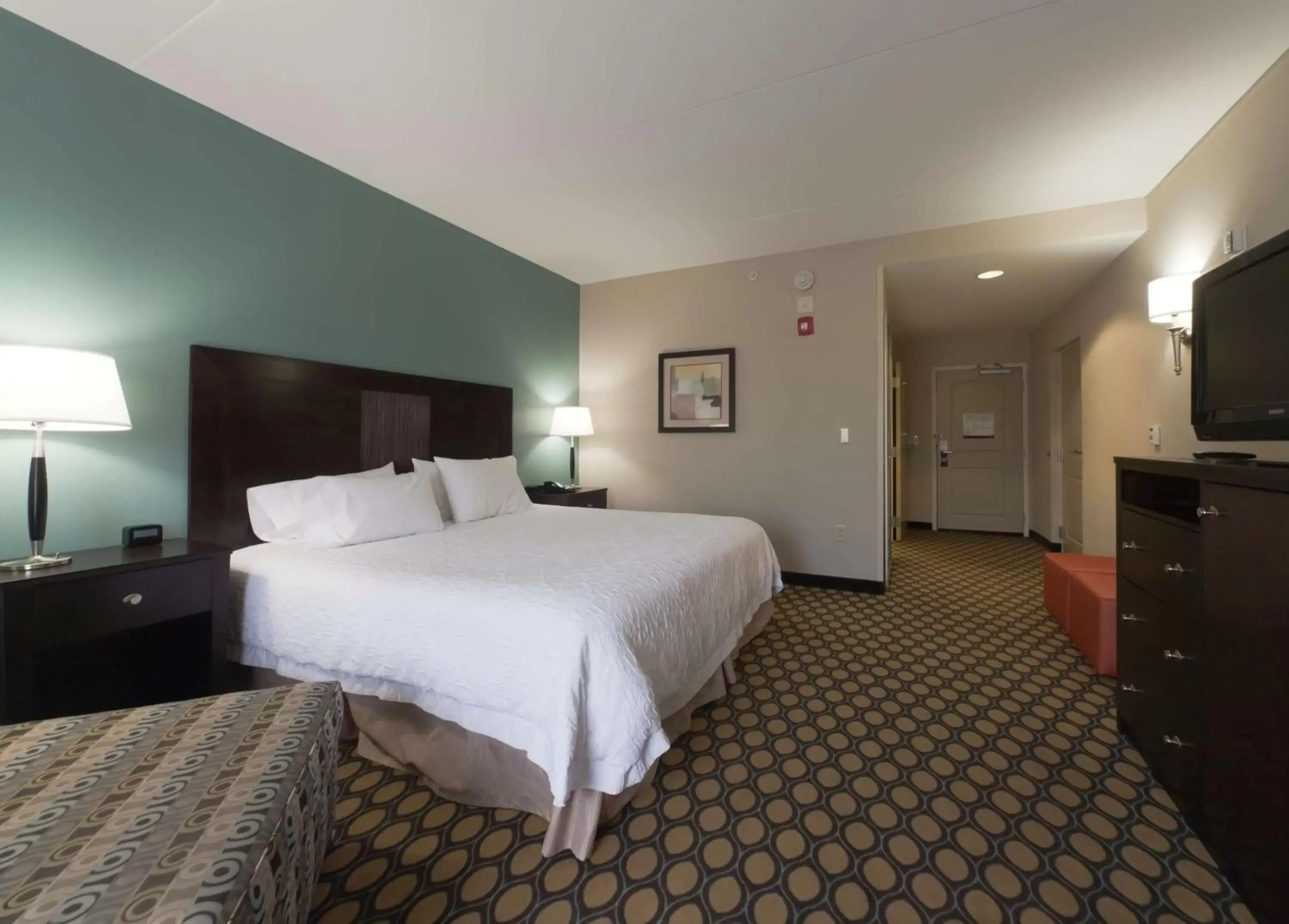 Living room, Bed in Hampton Inn North Brunswick