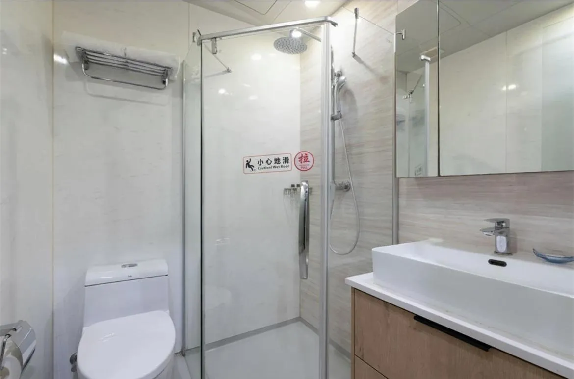 Toilet in Guangzhou Nuomo International Hotel-Canton Fair Free Shuttle Bus