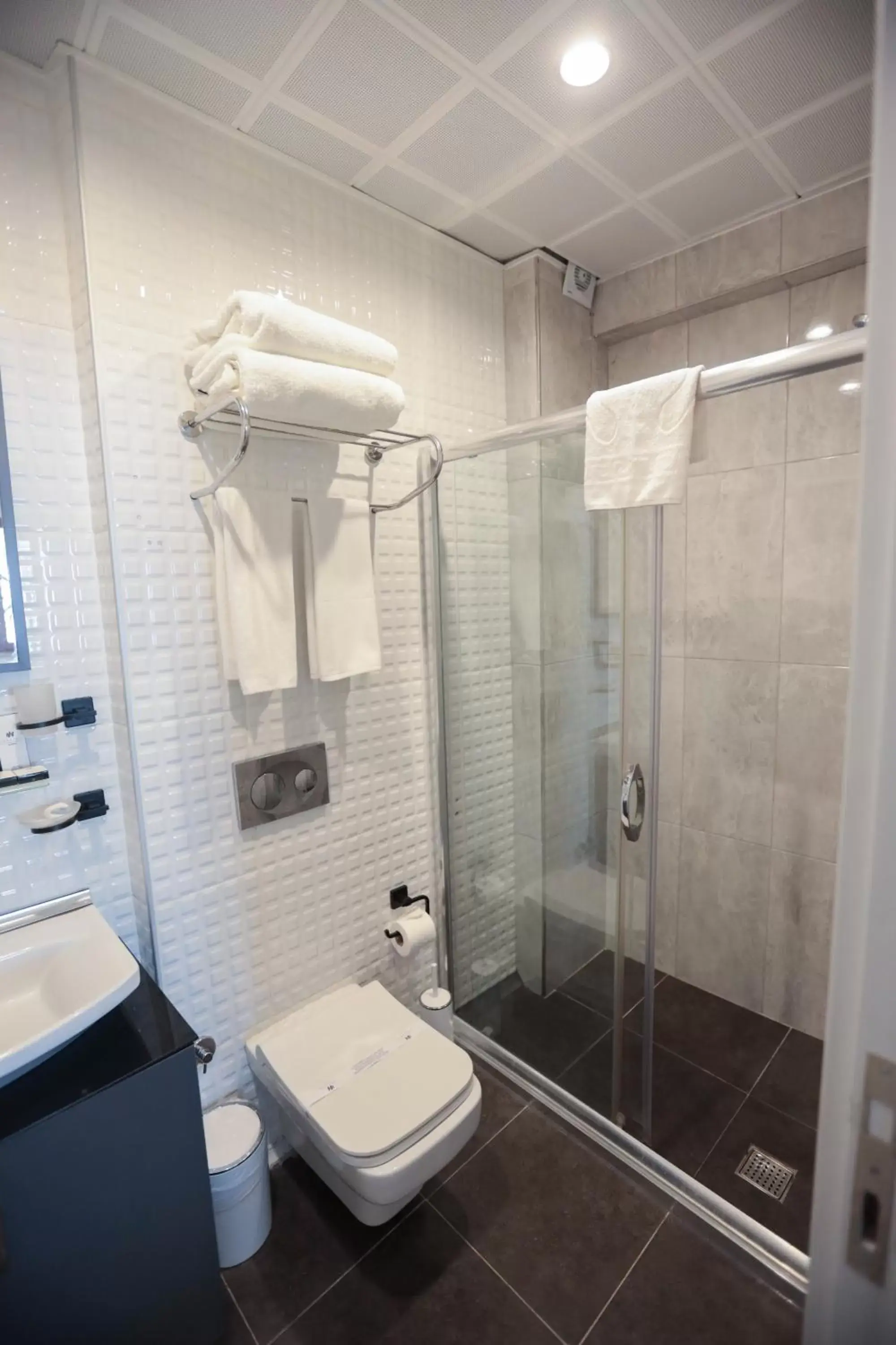 Bathroom in Skalion Hotel & SPA