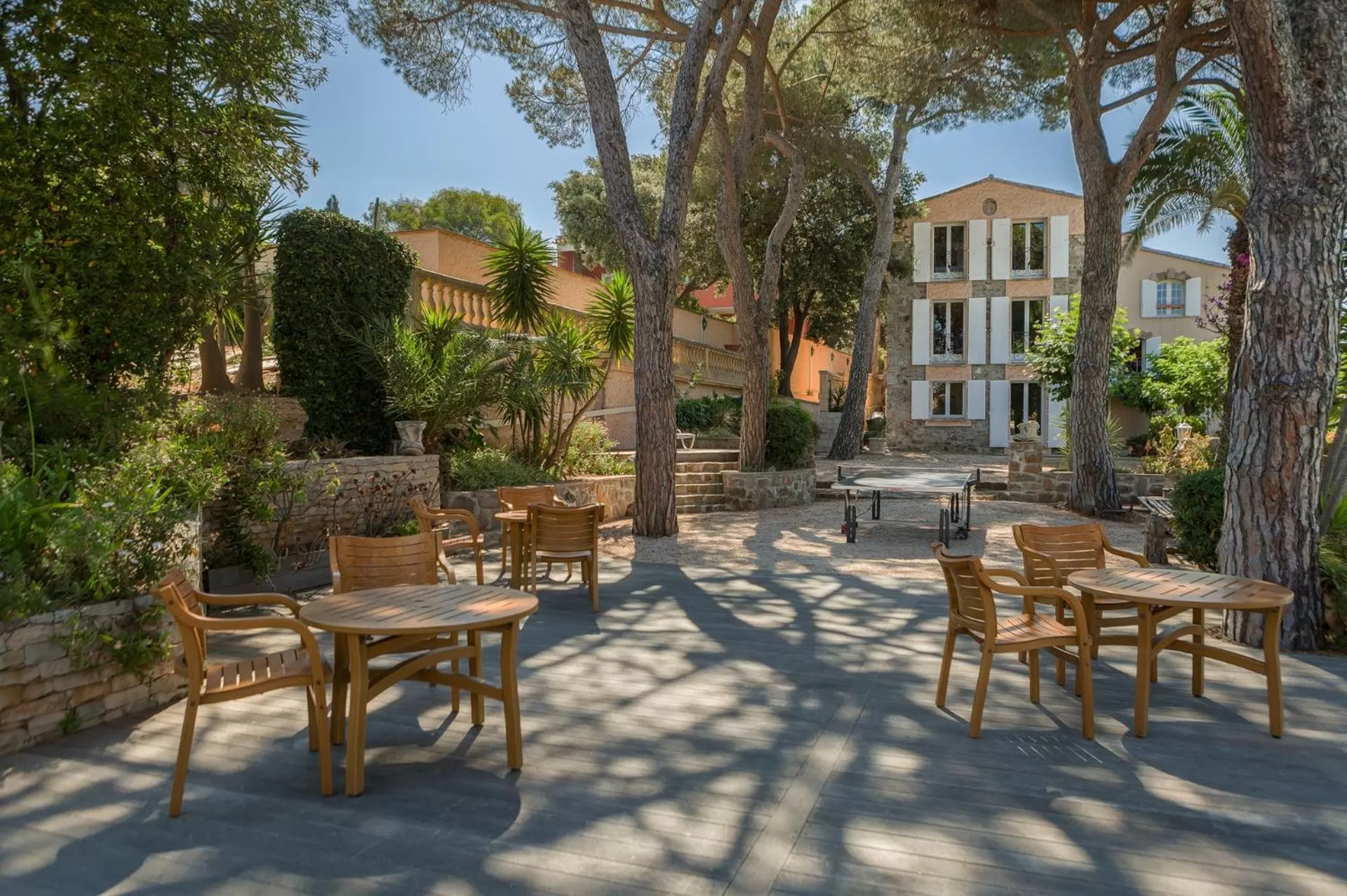 Patio in L' Escapade Hôtel & Restaurant