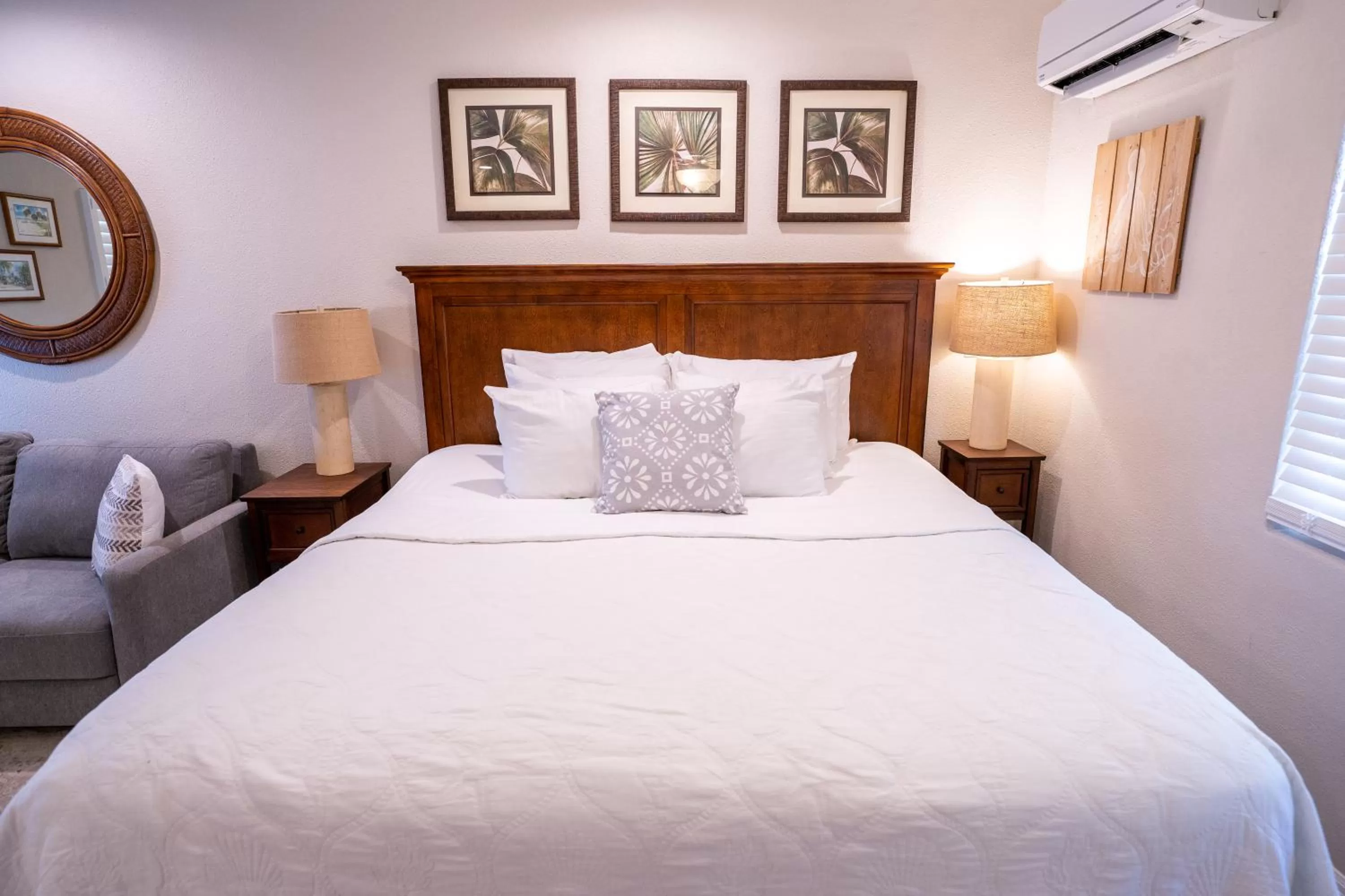 Bed in The Capri at Siesta