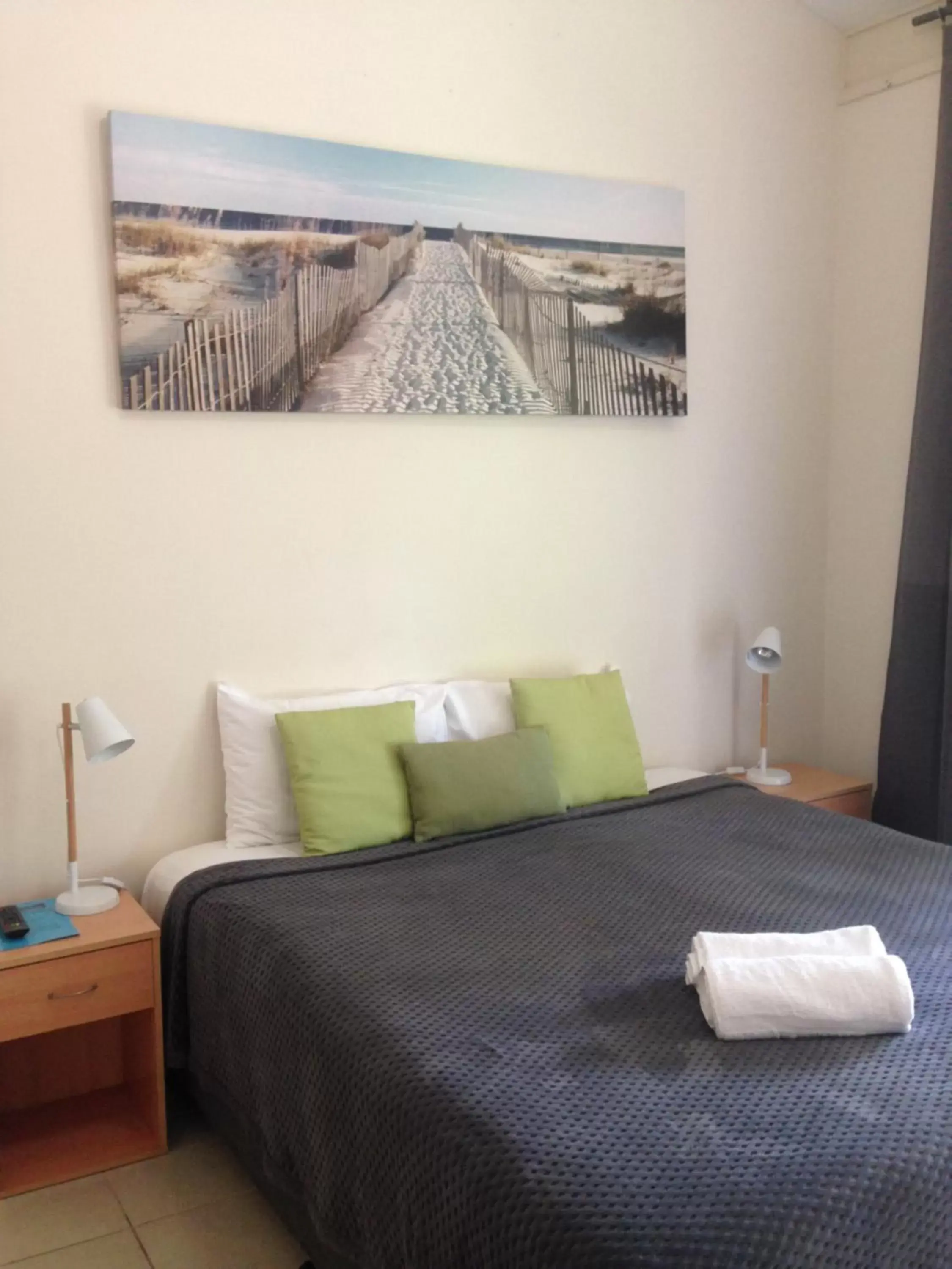 Bed in Ocean Shores Motel