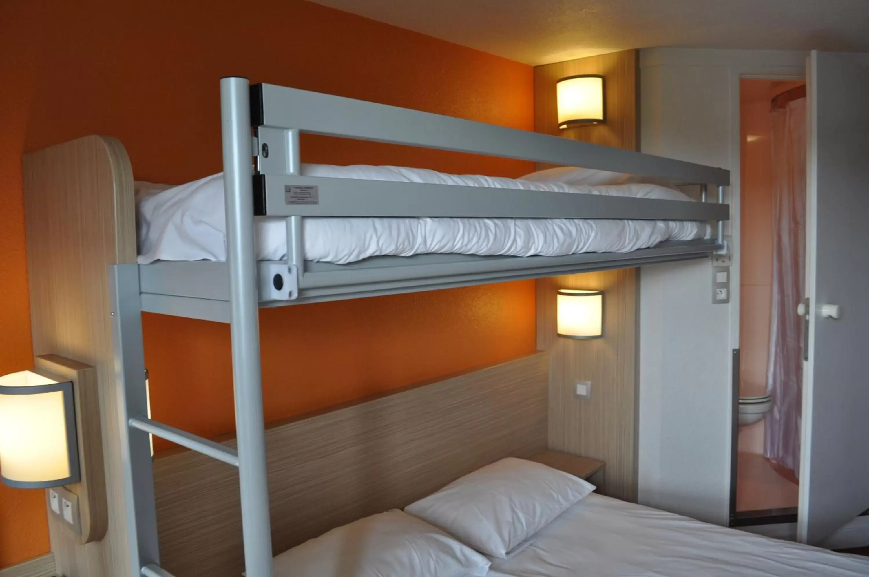 Bedroom, Bunk Bed in Première Classe Clermont-Ferrand Aubière