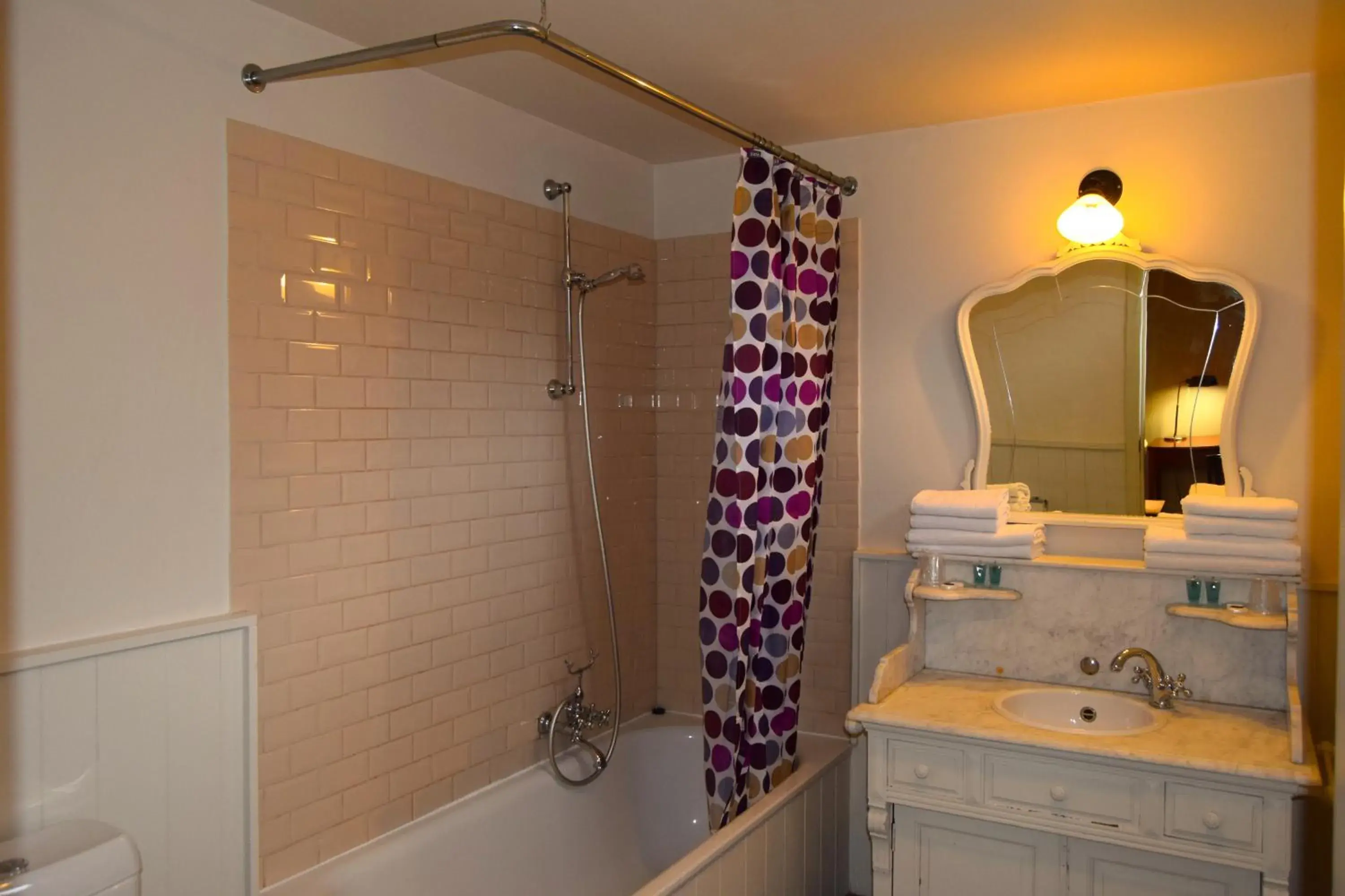 Bathroom in Oranje City Hotel