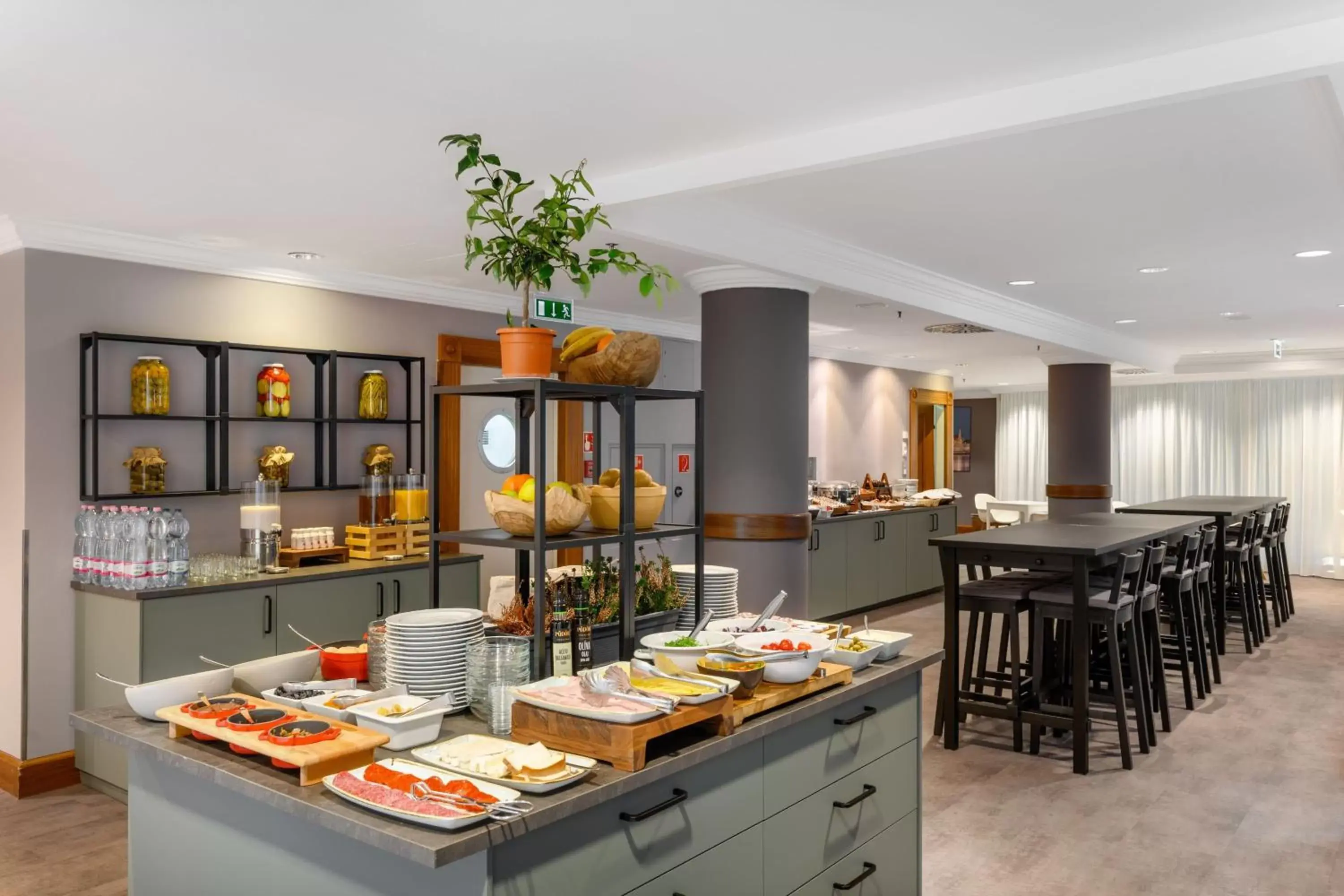 Breakfast, Restaurant/Places to Eat in Millennium Court, Budapest - Marriott Executive Apartments