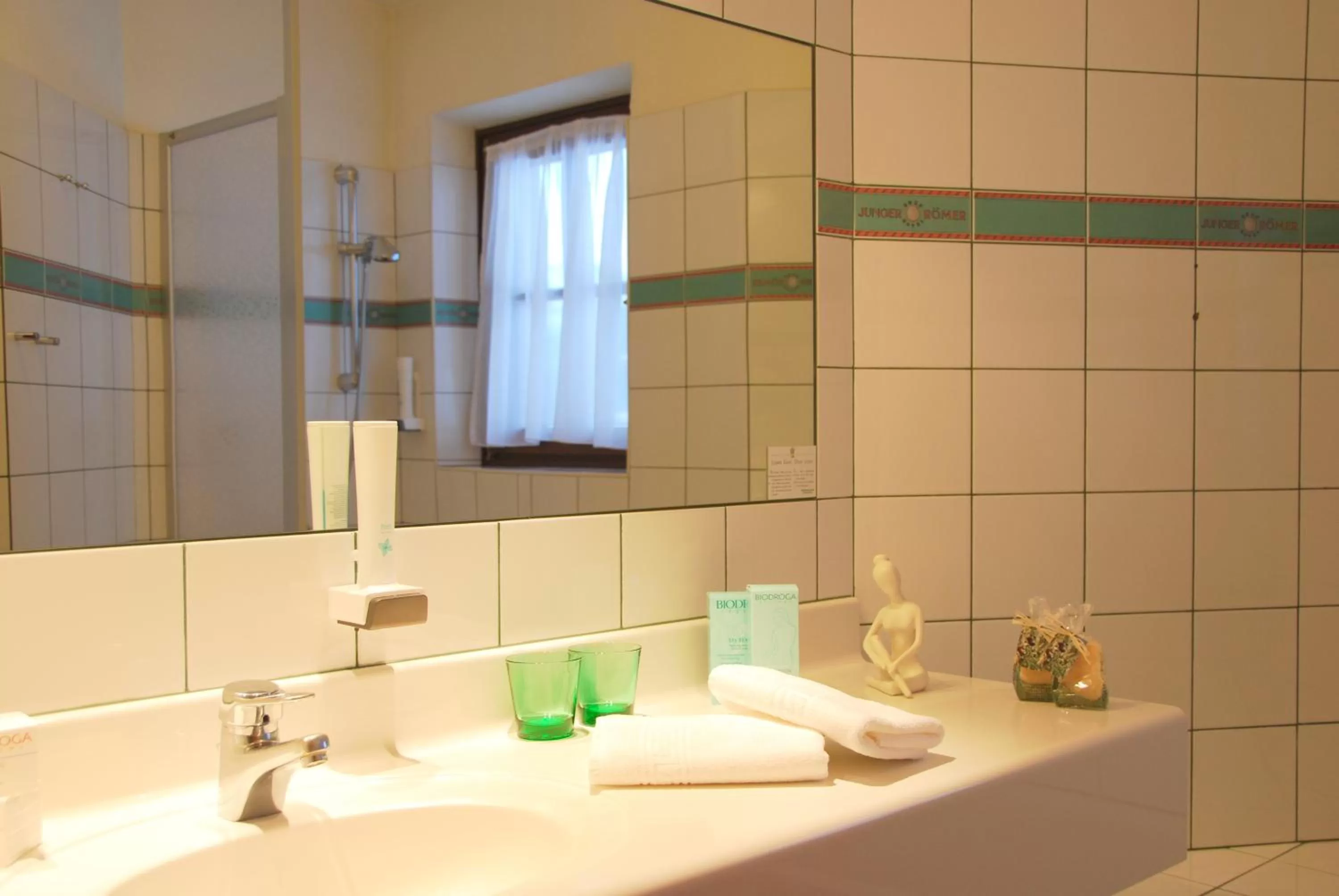 Bathroom in Hotel Zum Jungen Römer