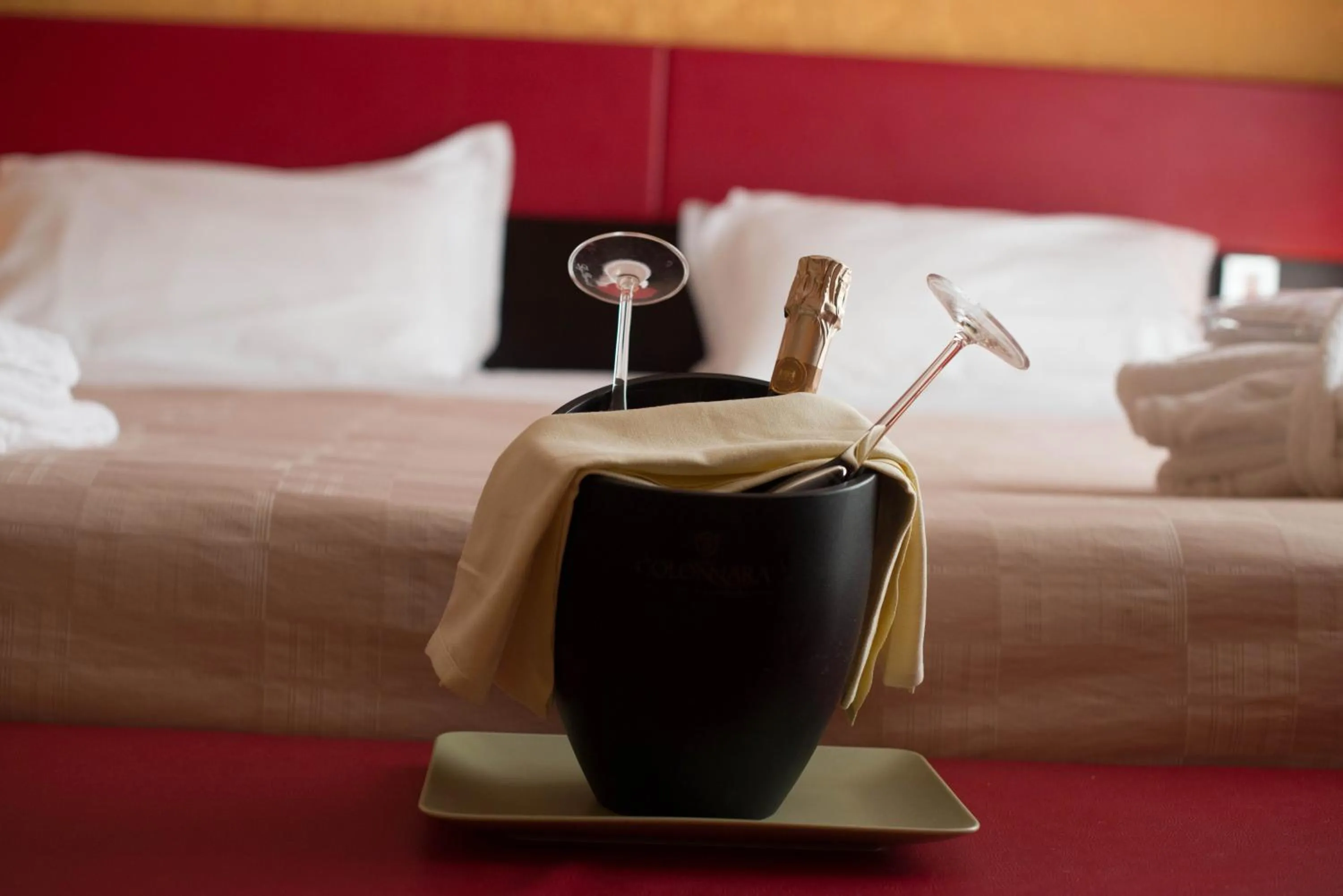 Alcoholic drinks, Bed in Klass Hotel