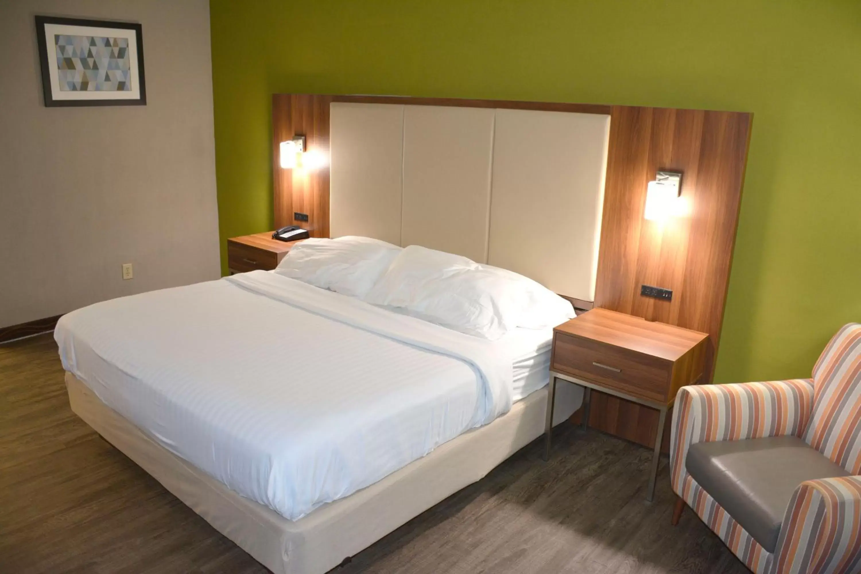 Bedroom, Bed in SureStay Hotel by Best Western Helen Downtown