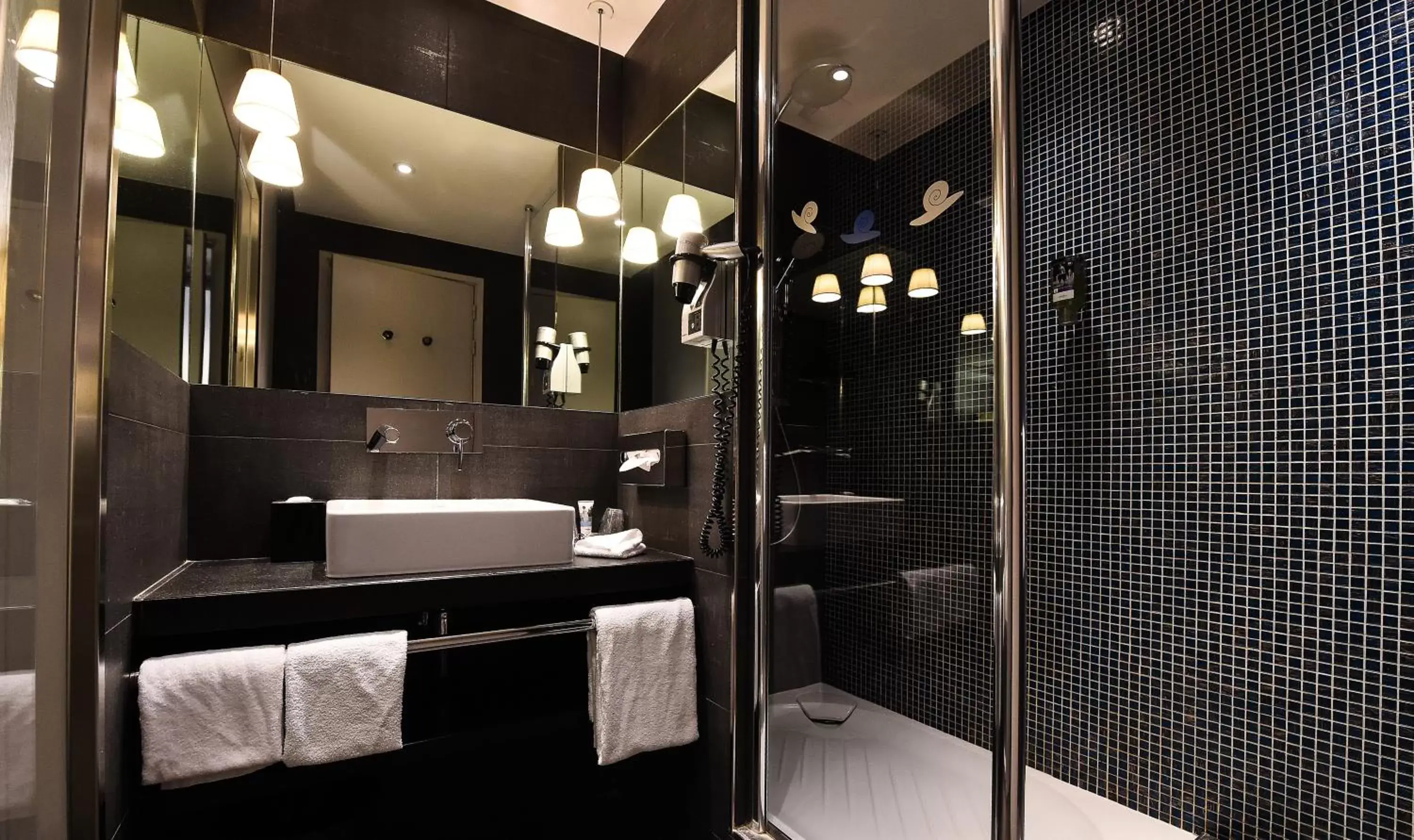 Bathroom in Mercure Dijon Centre Clemenceau