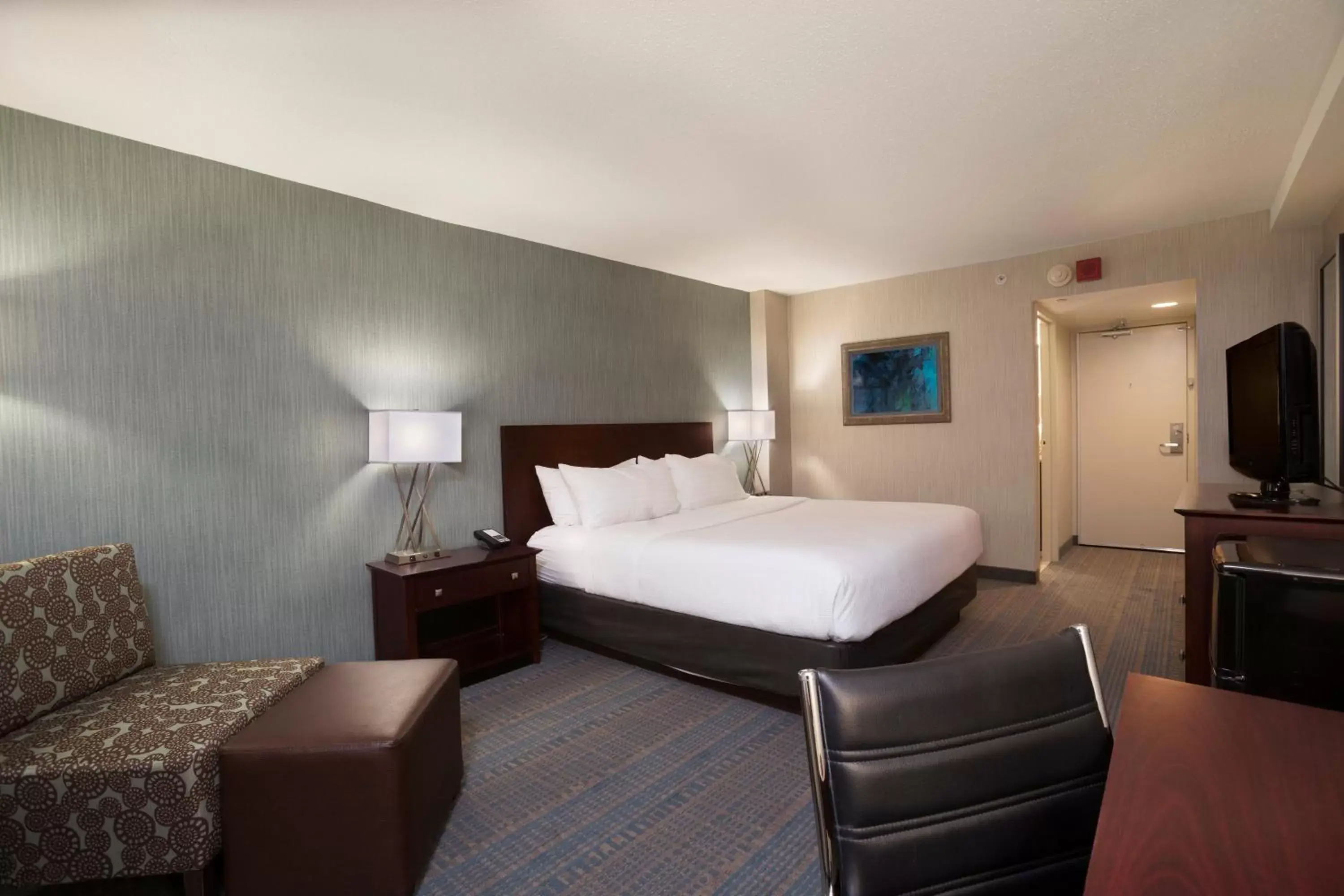 Photo of the whole room, Bed in Holiday Inn Columbus Dwtn-Capitol Square, an IHG Hotel