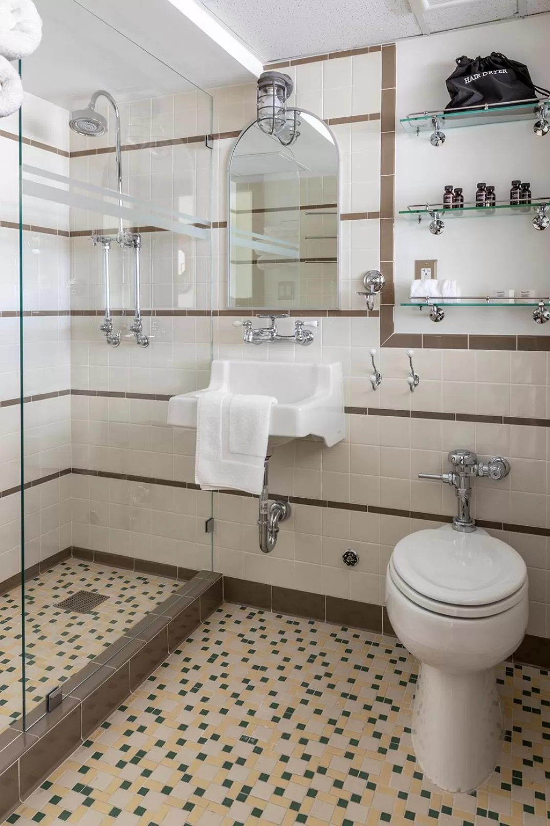 Bathroom in Pelican Hotel