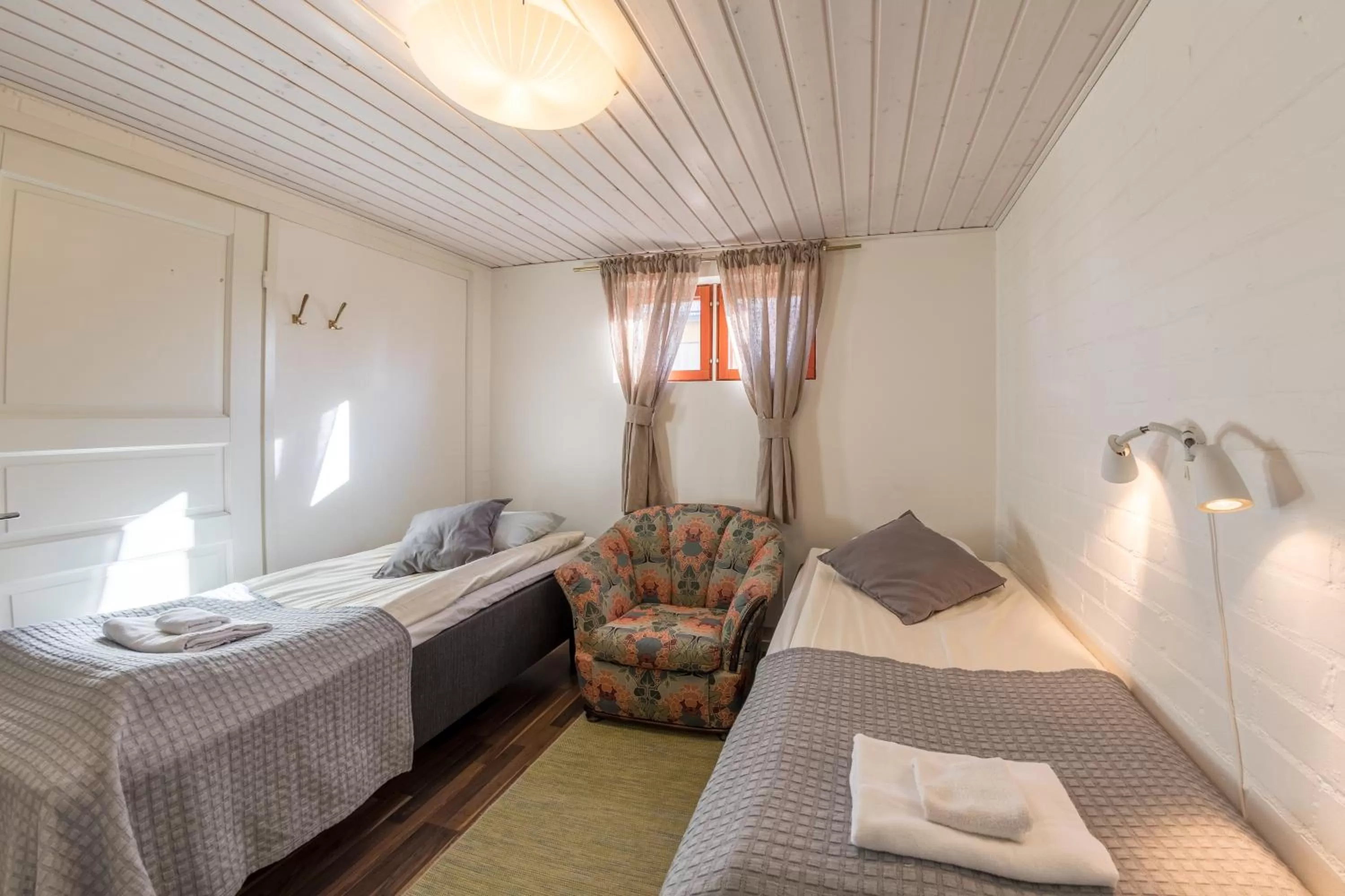 Photo of the whole room in Hotelli Uninen Tampere