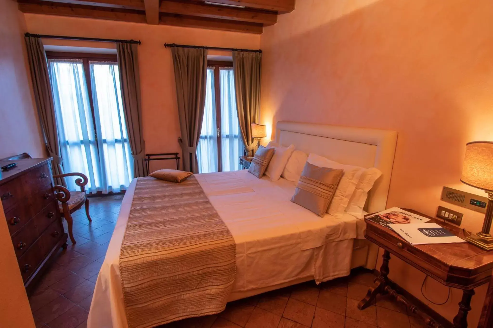 Photo of the whole room, Bed in Albergo Le Due Corti