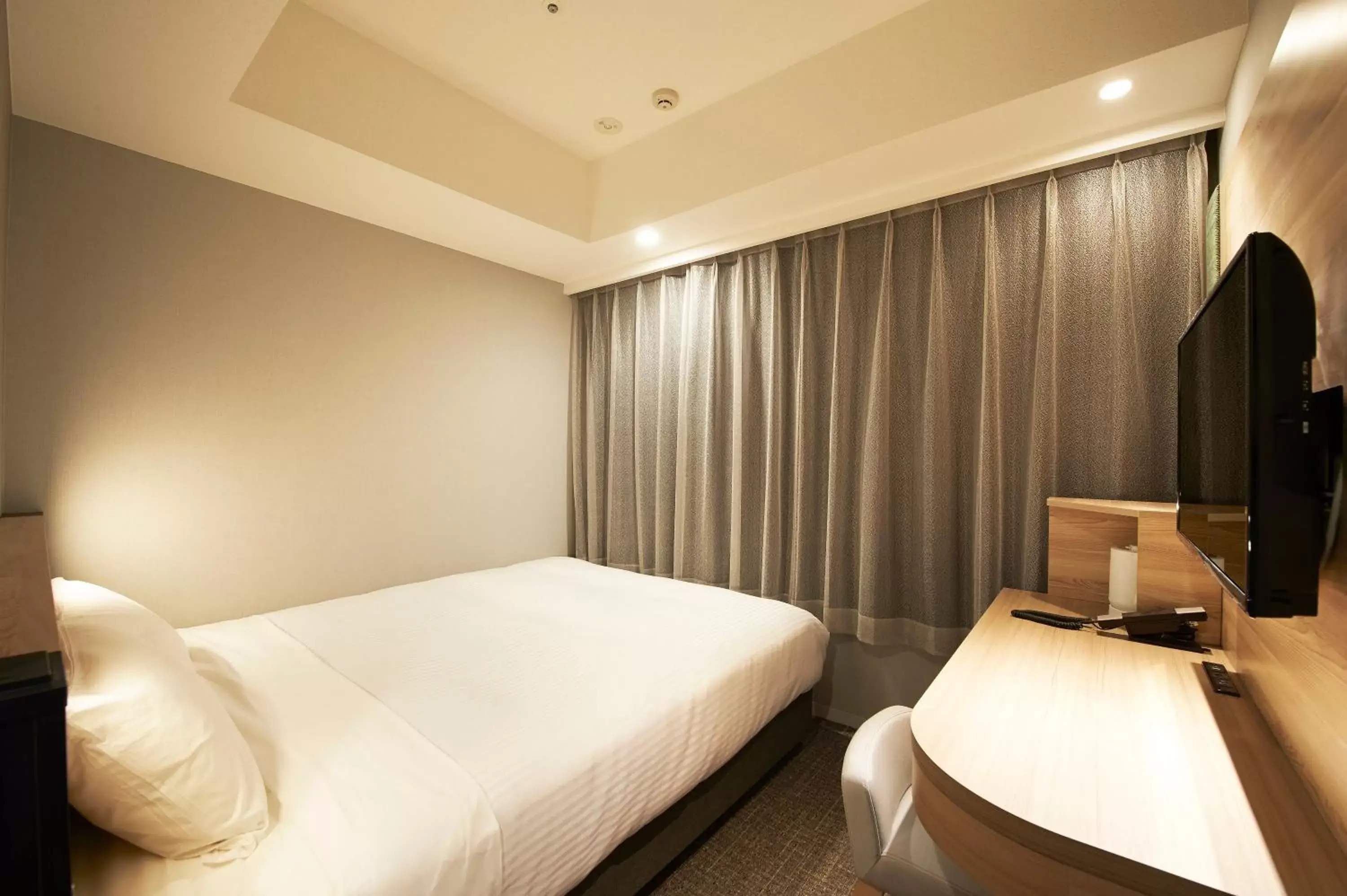 Photo of the whole room, Bed in Sotetsu Fresa Inn Tokyo Kanda