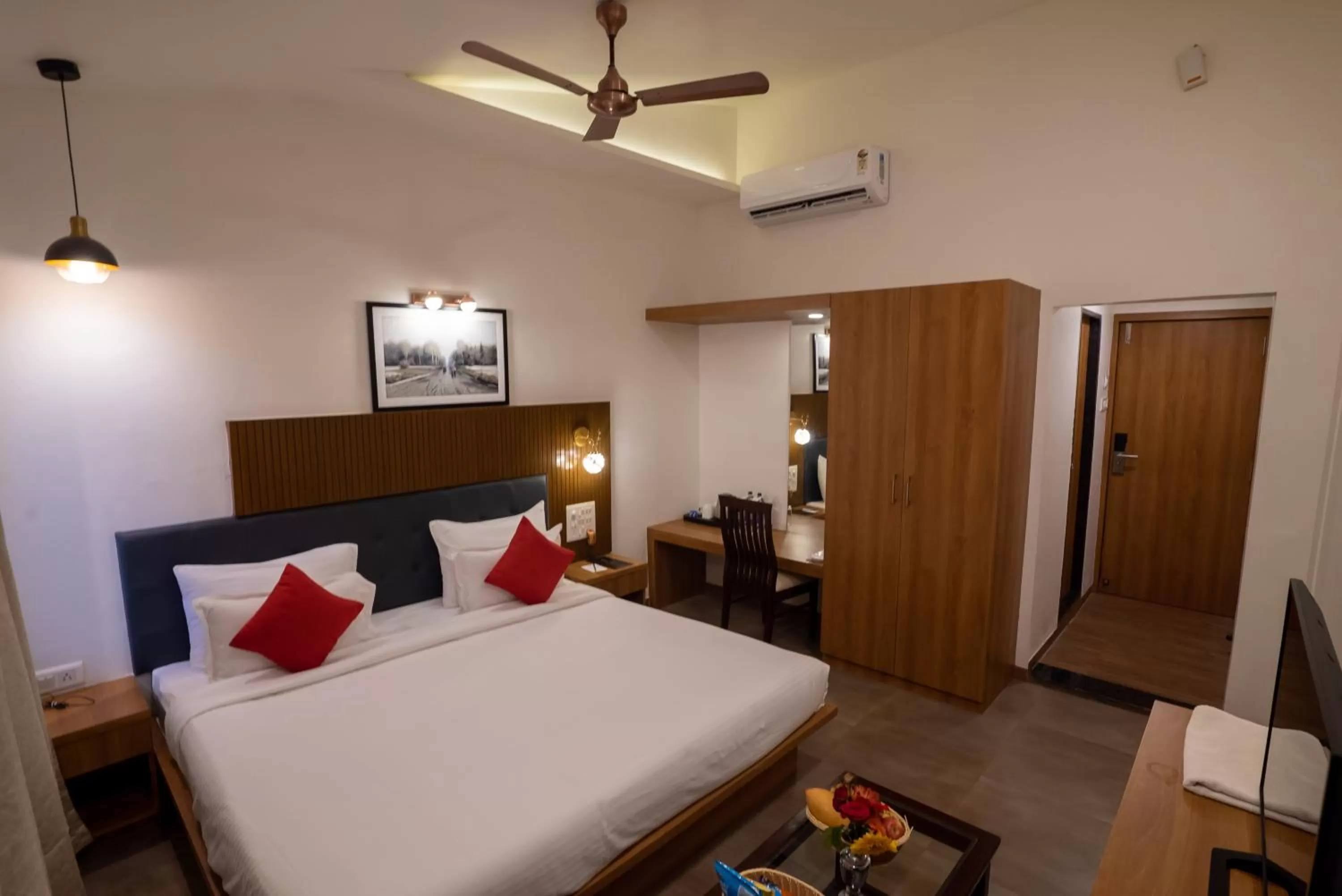 Bed in Jivanta Mahabaleshwar