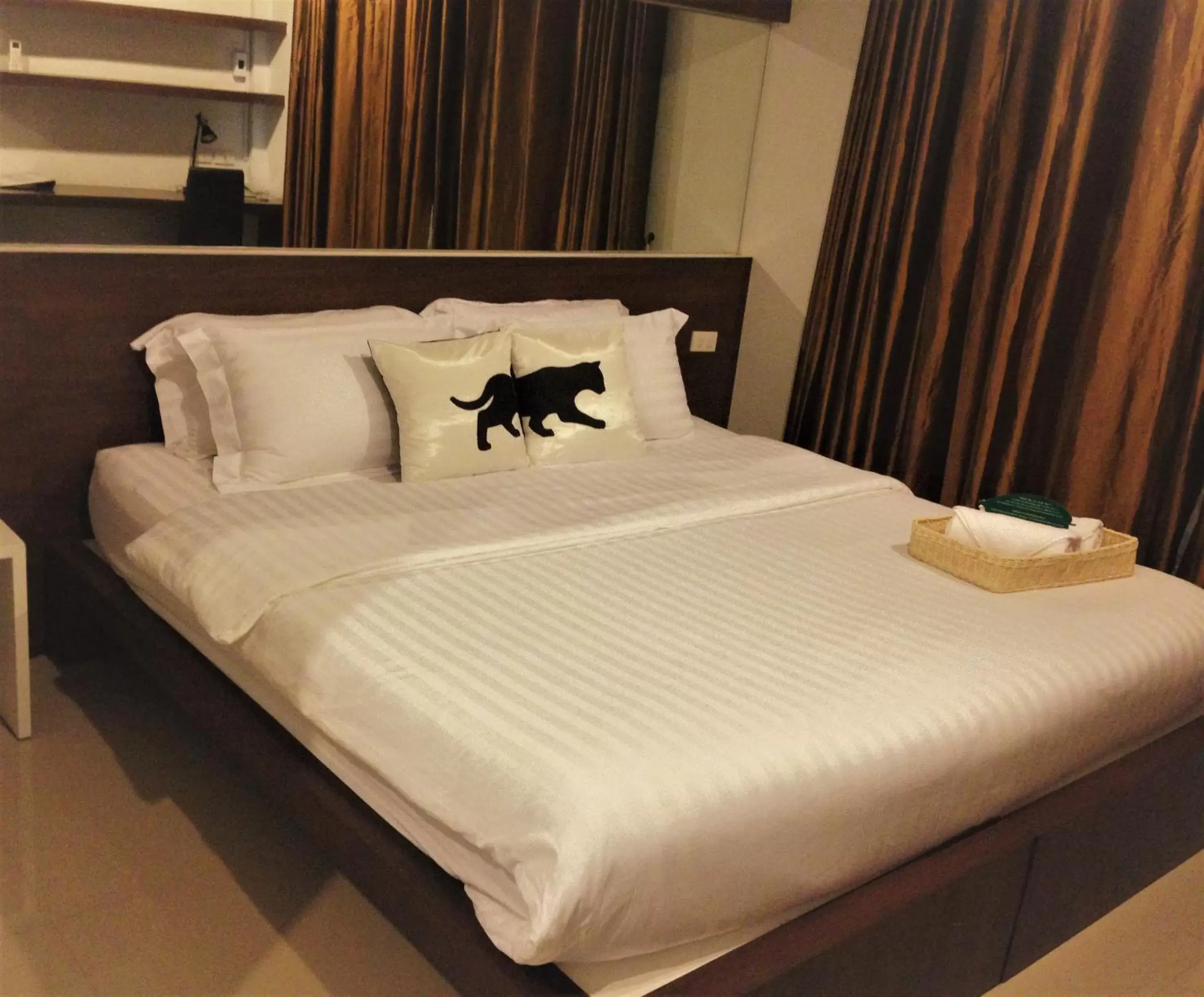 Bed in Bed By City Hotel