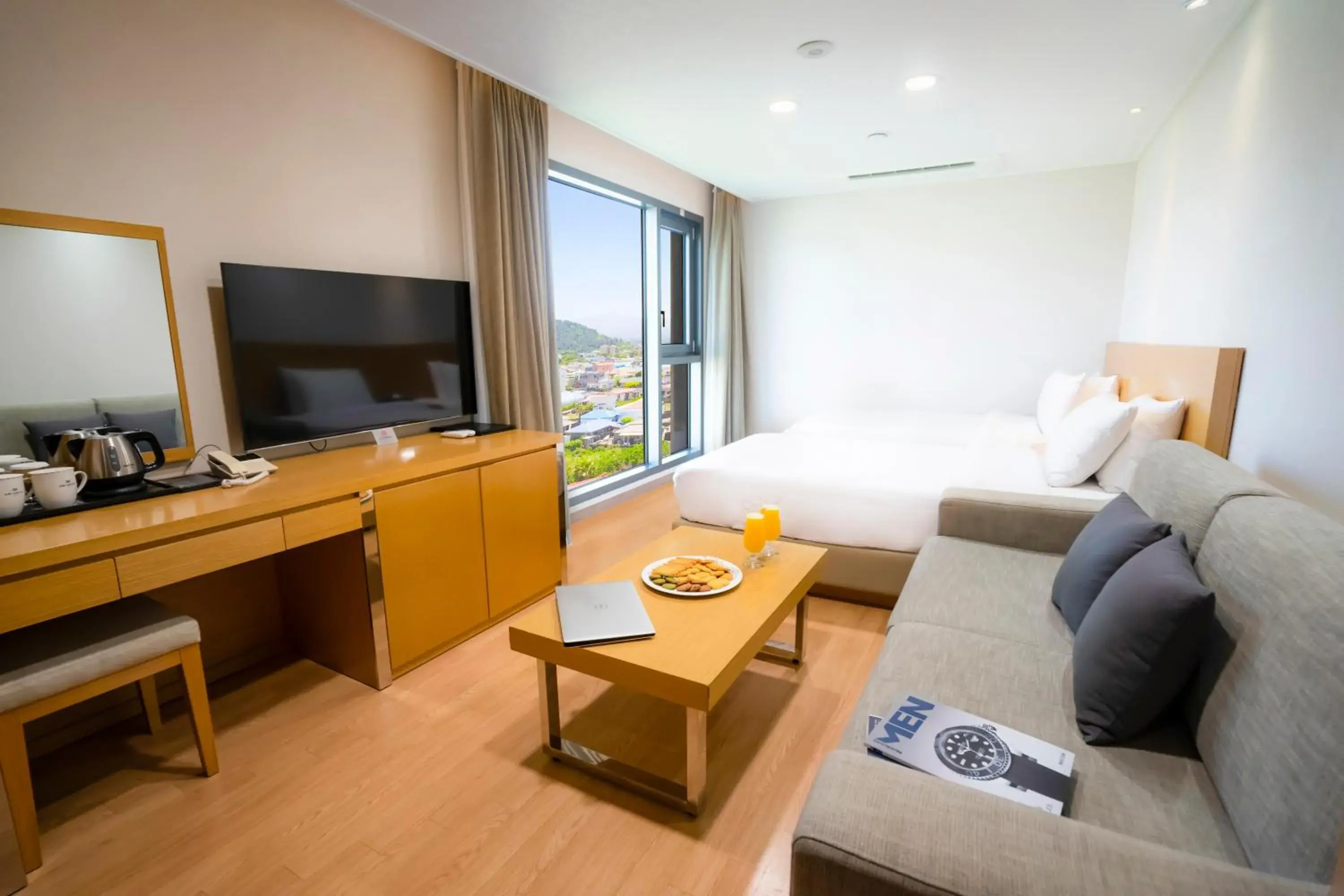 Photo of the whole room, TV/Entertainment Center in Uni Hotel Jeju