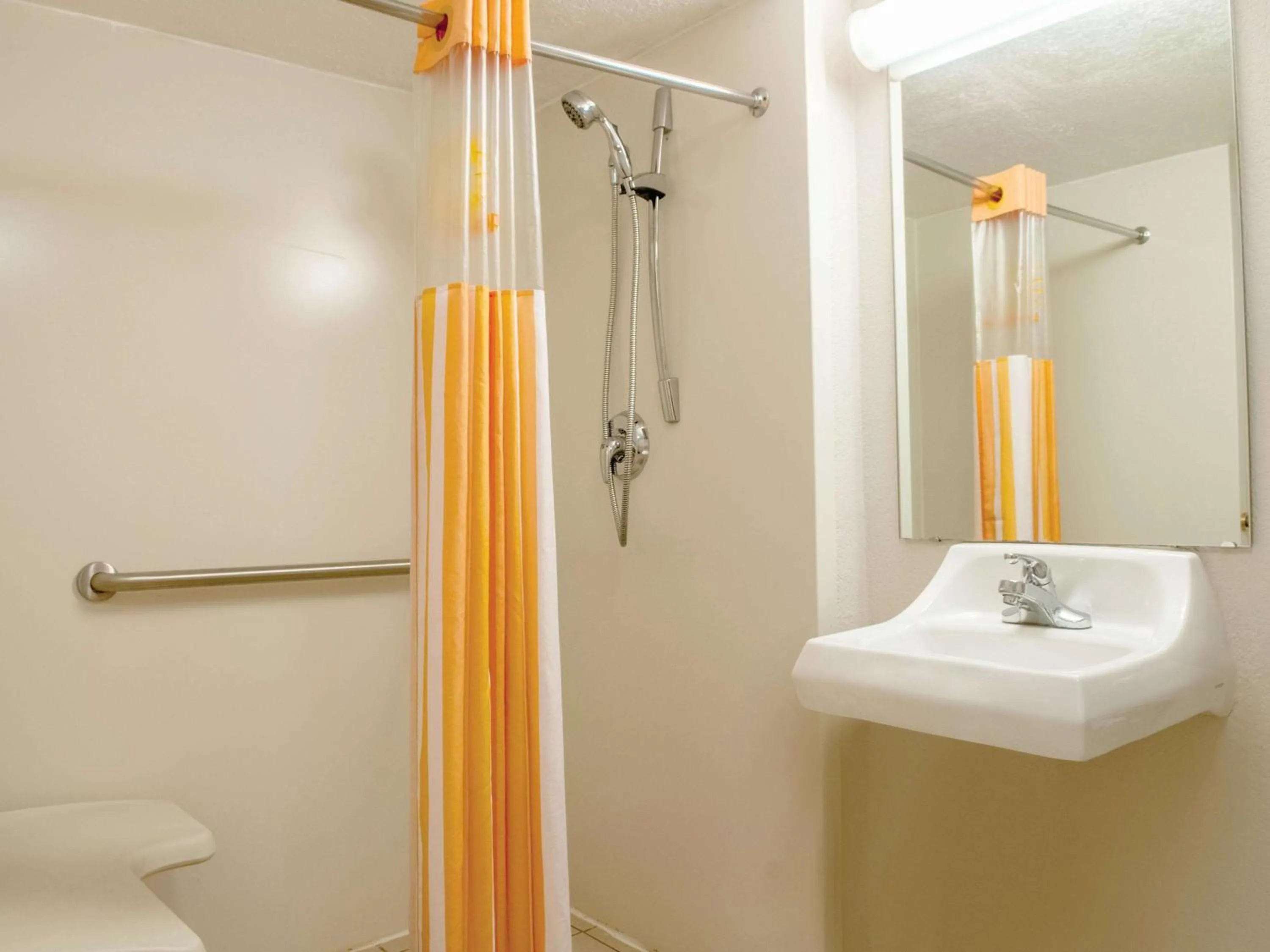 Photo of the whole room in La Quinta Inn by Wyndham New Orleans Veterans / Metairie