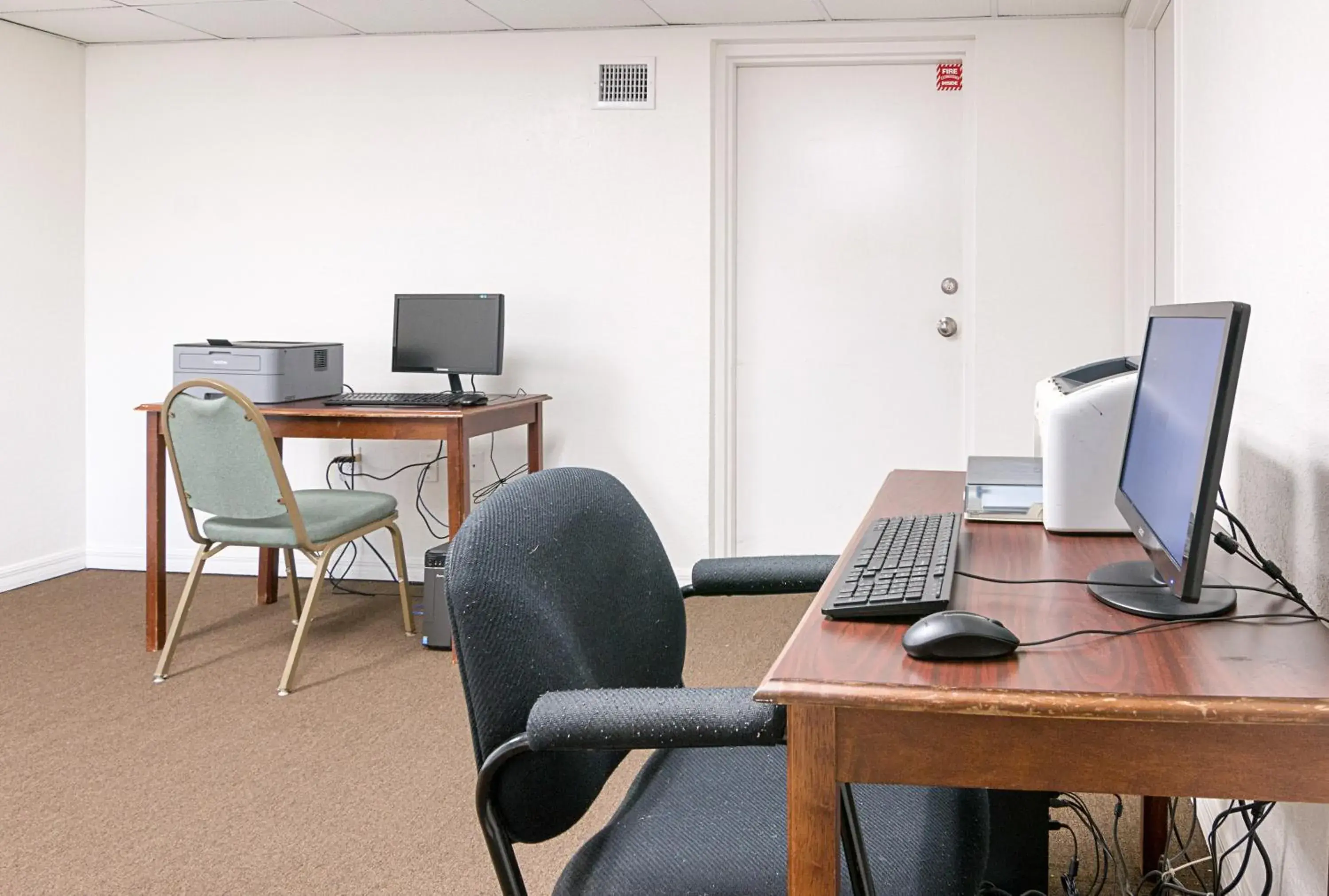 Business facilities, Dining Area in Motel 6-Tampa, FL - Fairgrounds