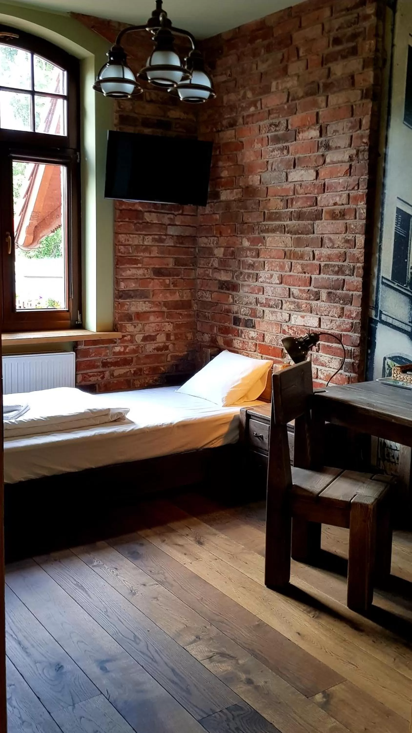 Bed, TV/Entertainment Center in Willa Stara Przepompownia