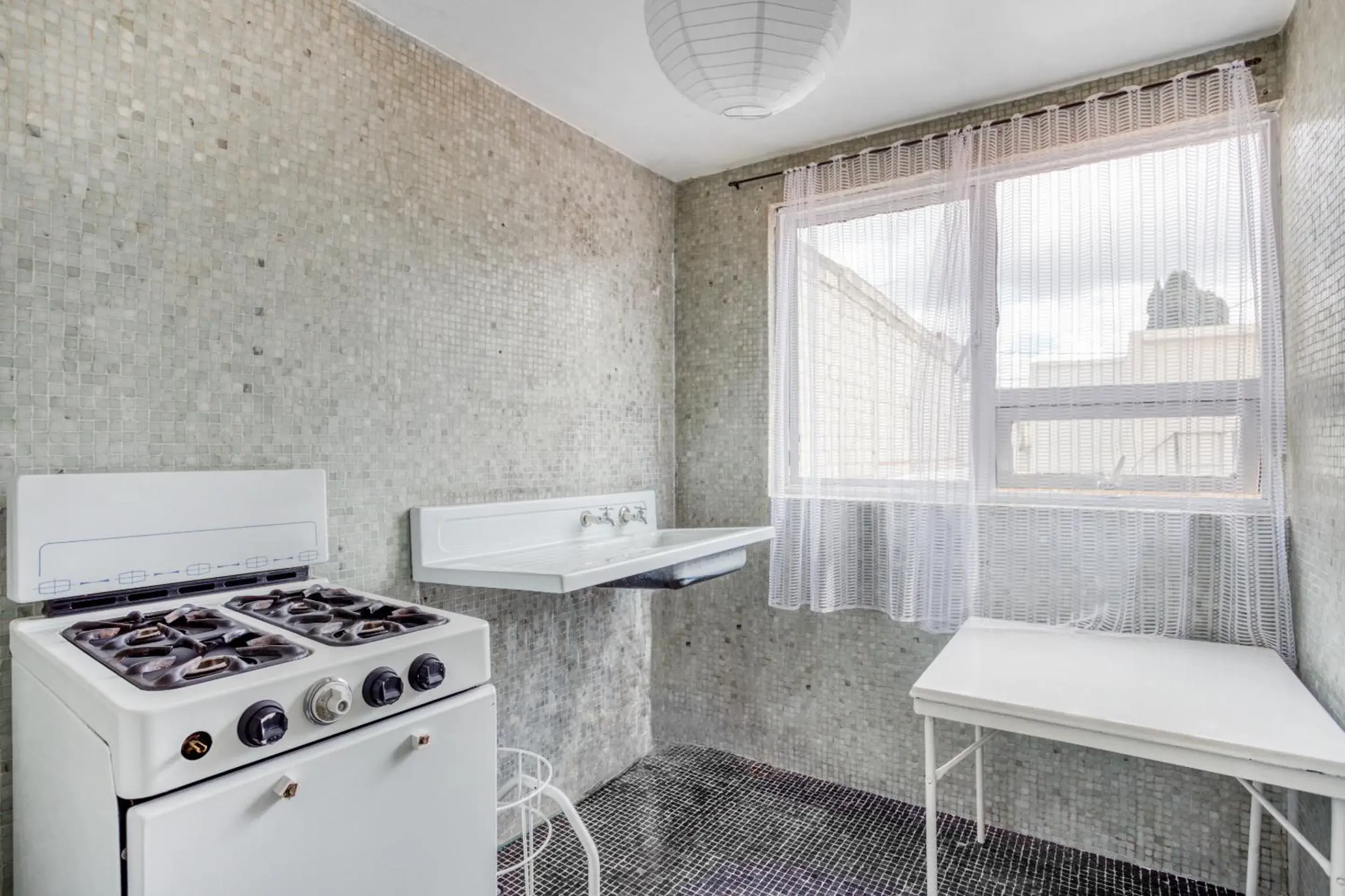 Kitchen or kitchenette, Bathroom in Hotel Suites Puebla