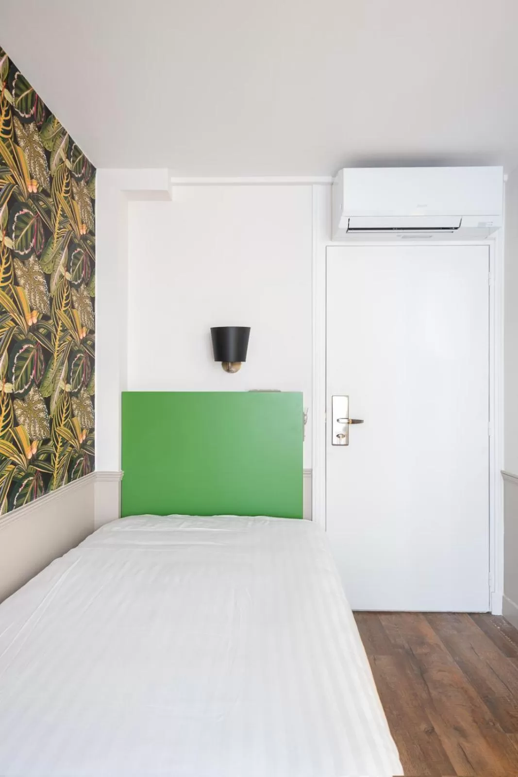 Bed in Hôtel 31 - Paris Tour Eiffel