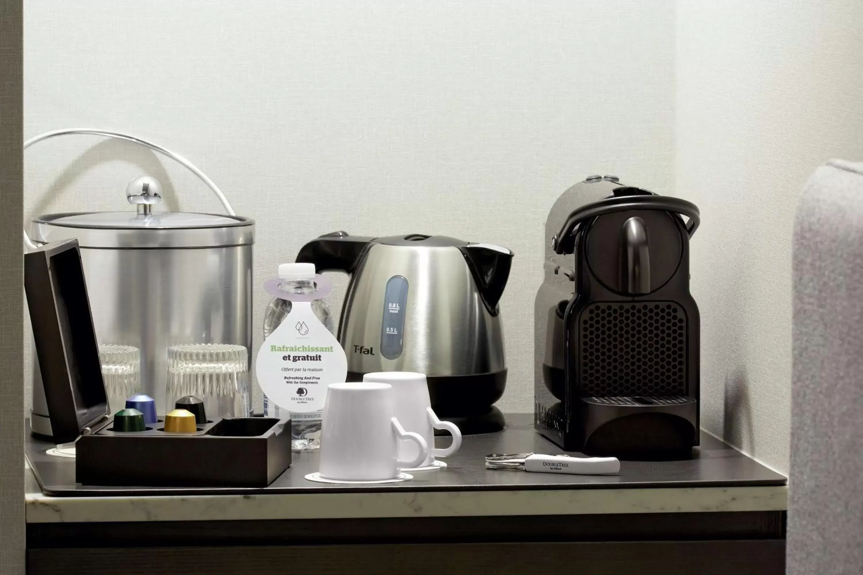 Bedroom, Coffee/Tea Facilities in DoubleTree By Hilton Montreal