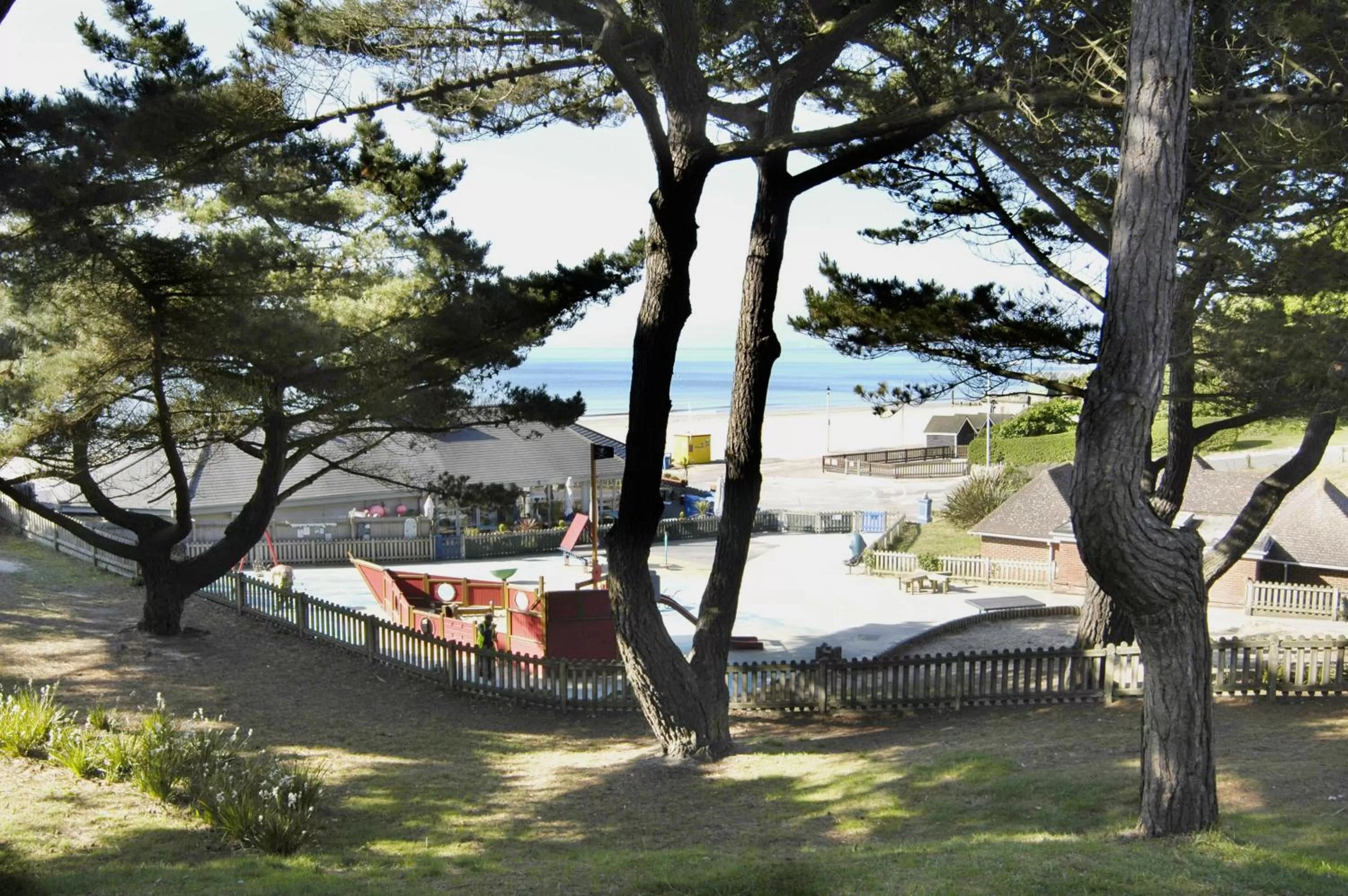 Beach in The Riviera Hotel & Apartments - Alum Chine