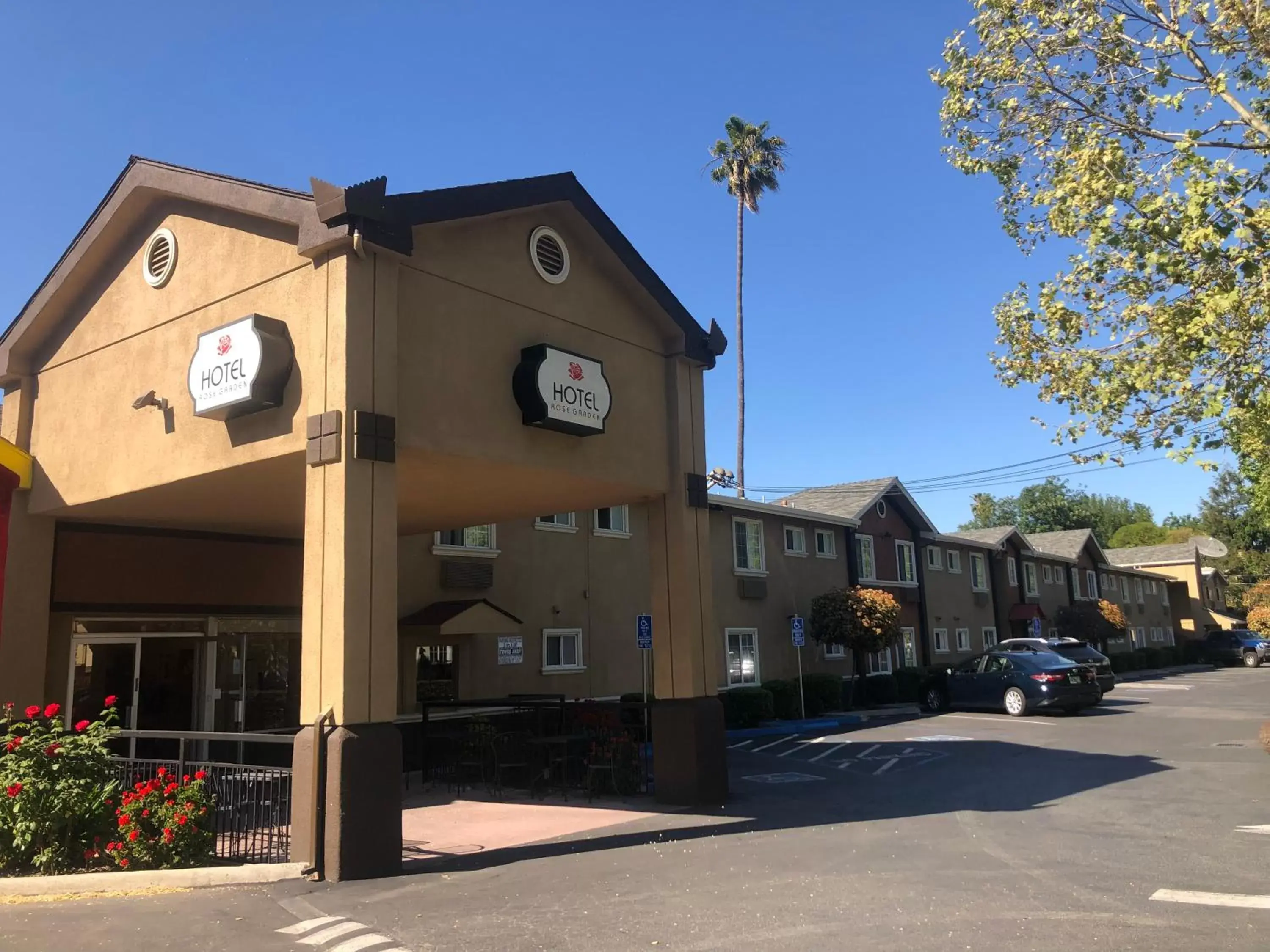 Property Building in Hotel Rose Garden