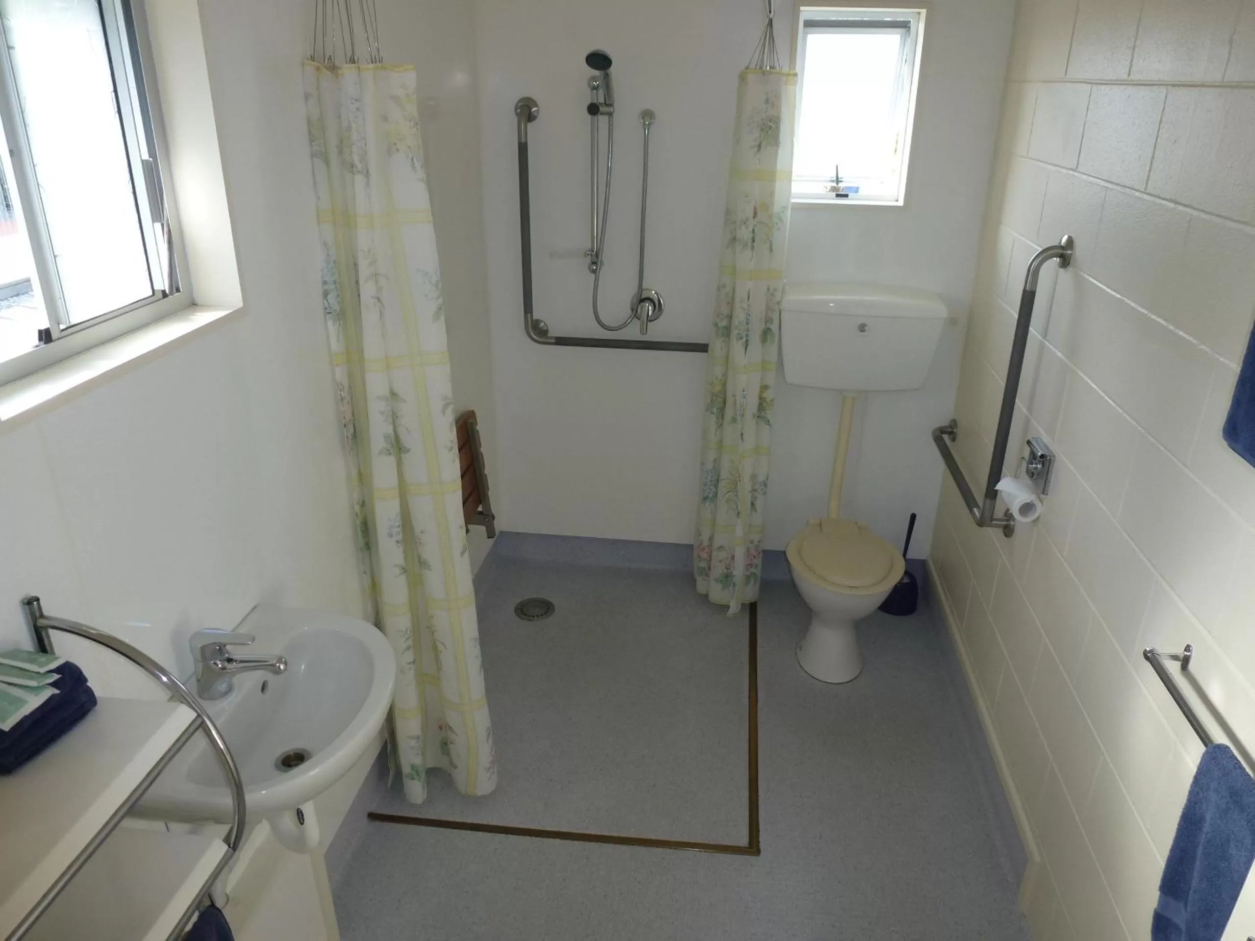 Bathroom in Mana-Nui Motel