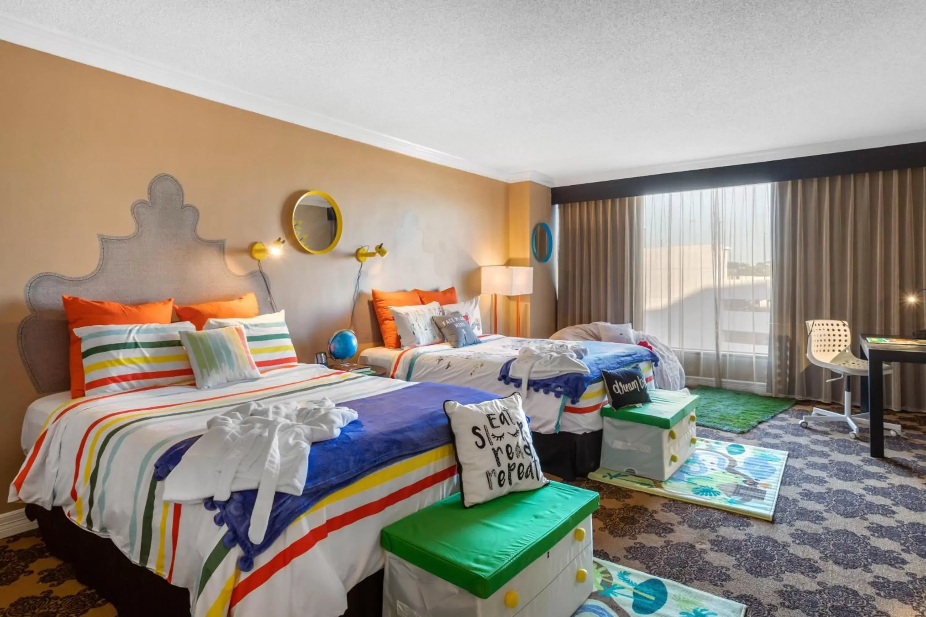 Bedroom in Omni Houston Hotel