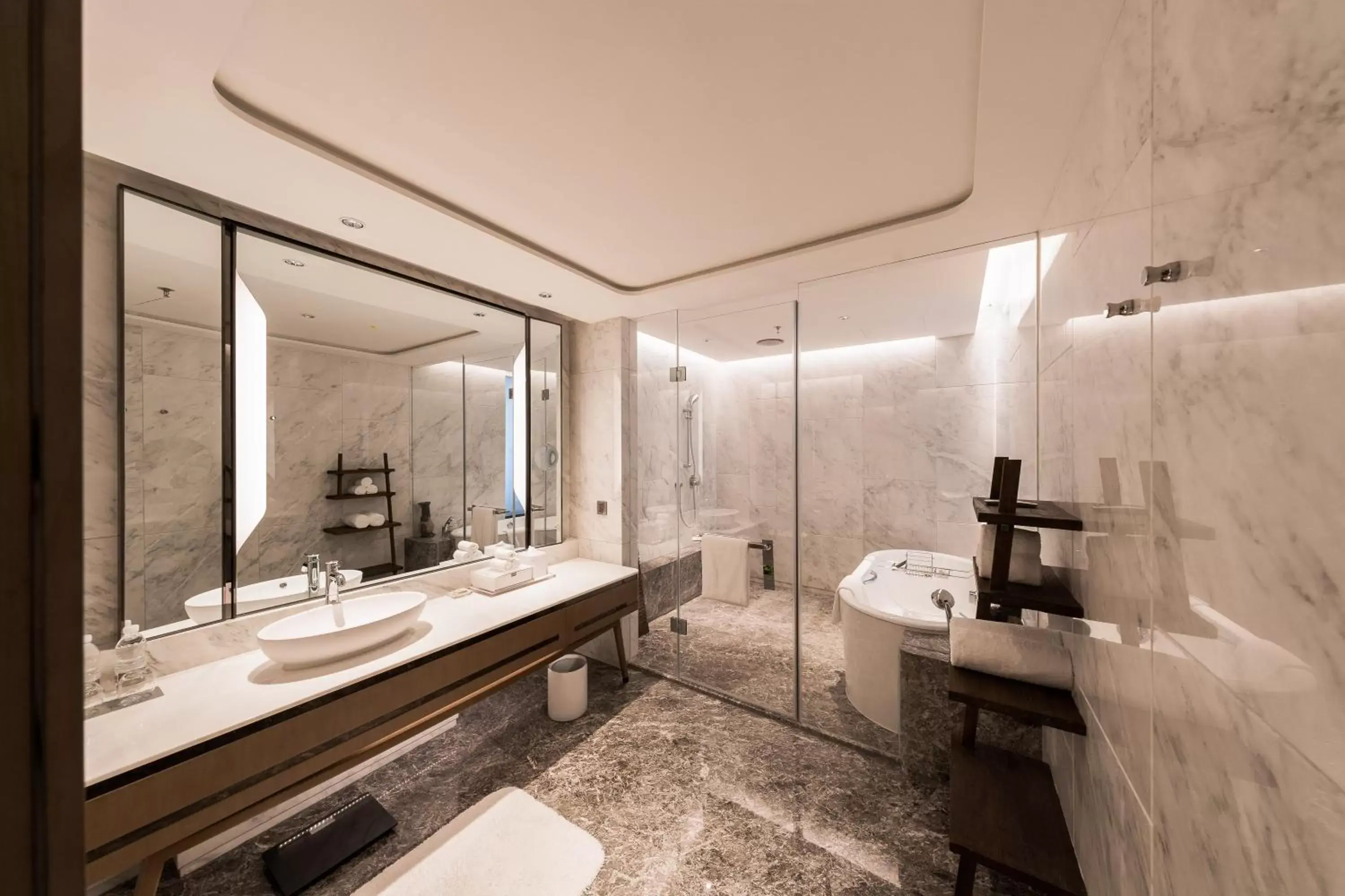 Toilet, Bathroom in Renaissance Xi'an Hotel
