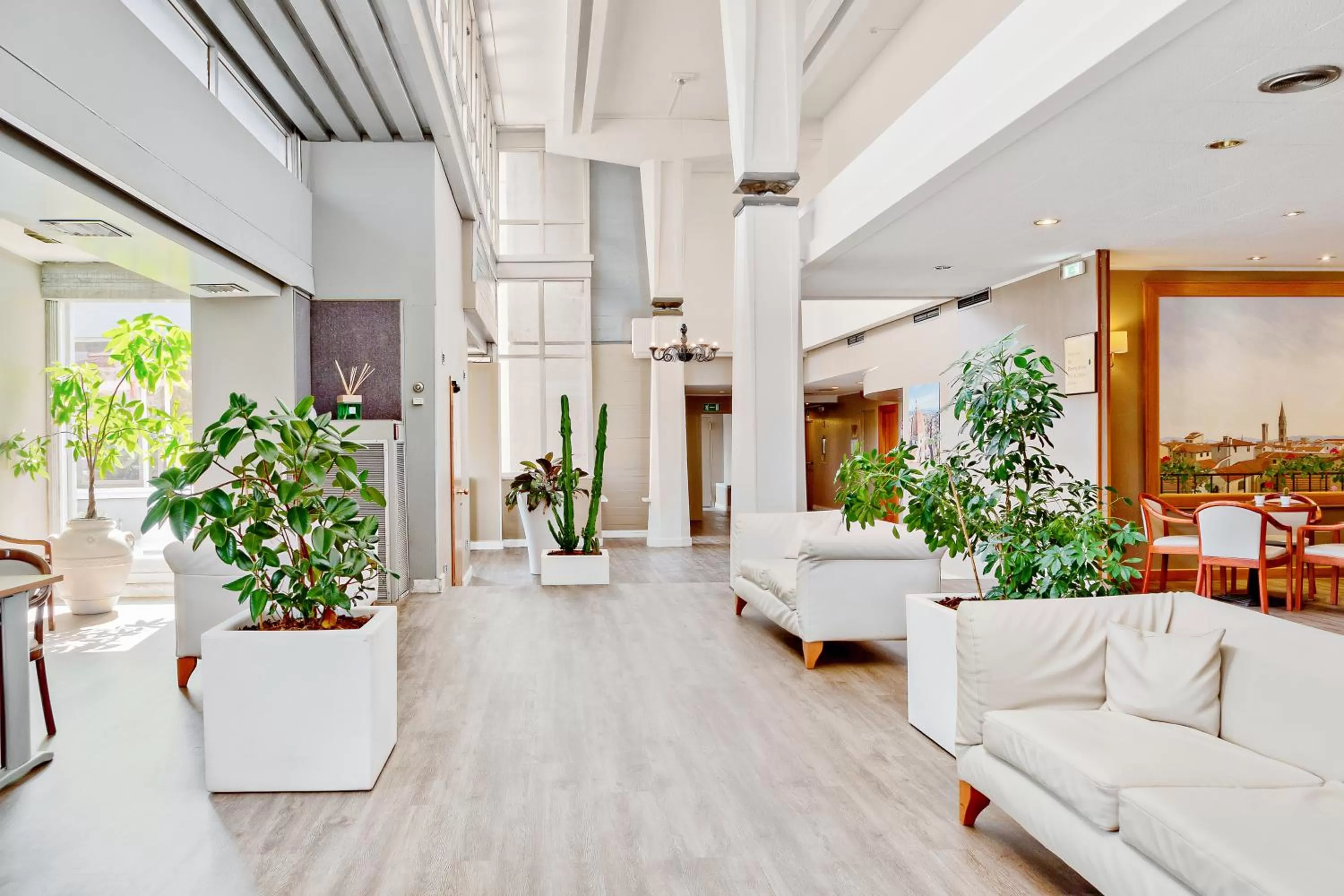 Communal lounge/ TV room in Italiana Hotels Florence