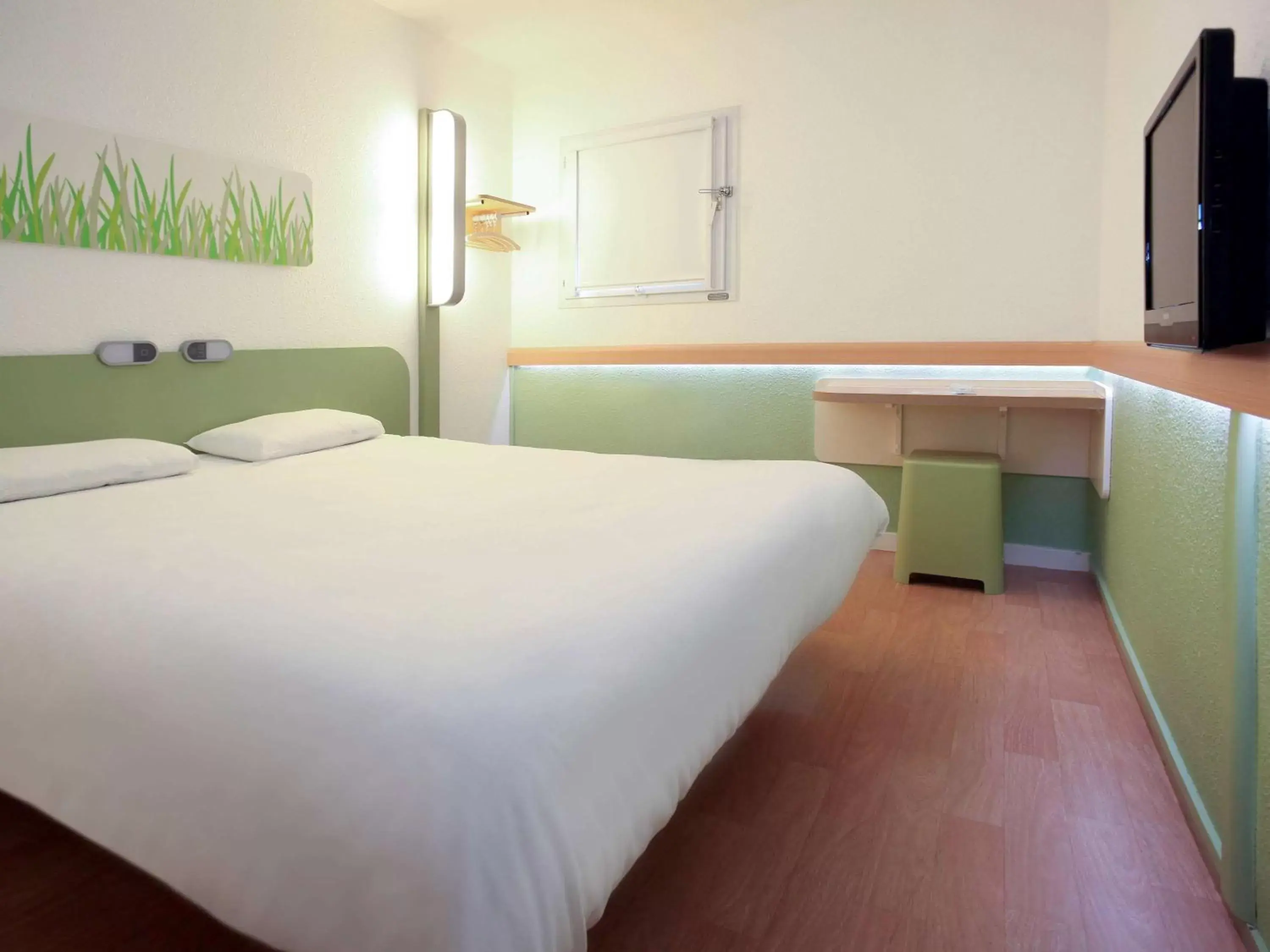 Photo of the whole room, Bed in ibis budget Nantes Sainte Luce