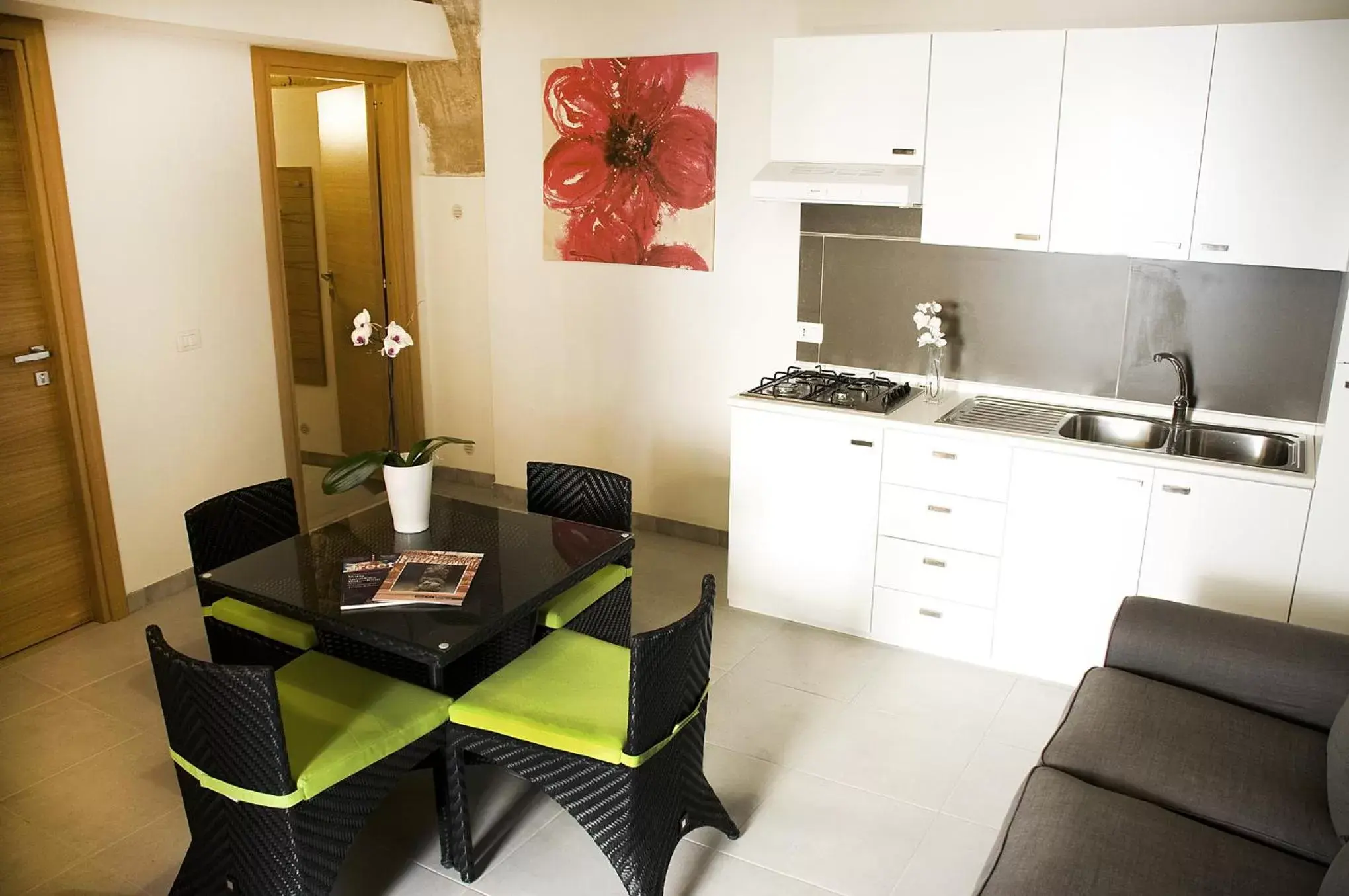 Dining area, Kitchen/Kitchenette in Giardino Sul Duomo