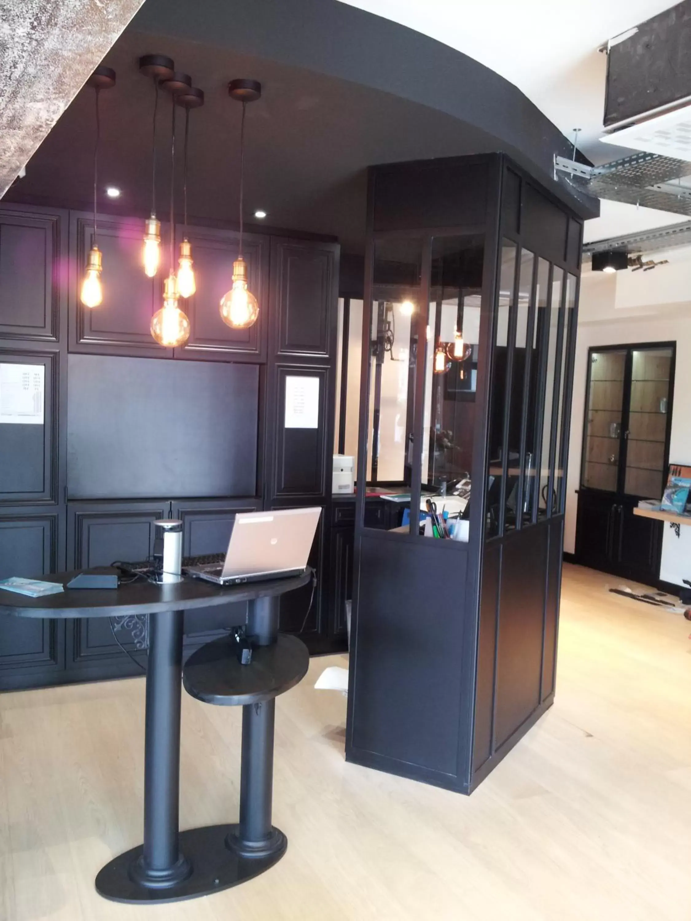 Business facilities, Lounge/Bar in ibis Styles Dinan Centre Ville