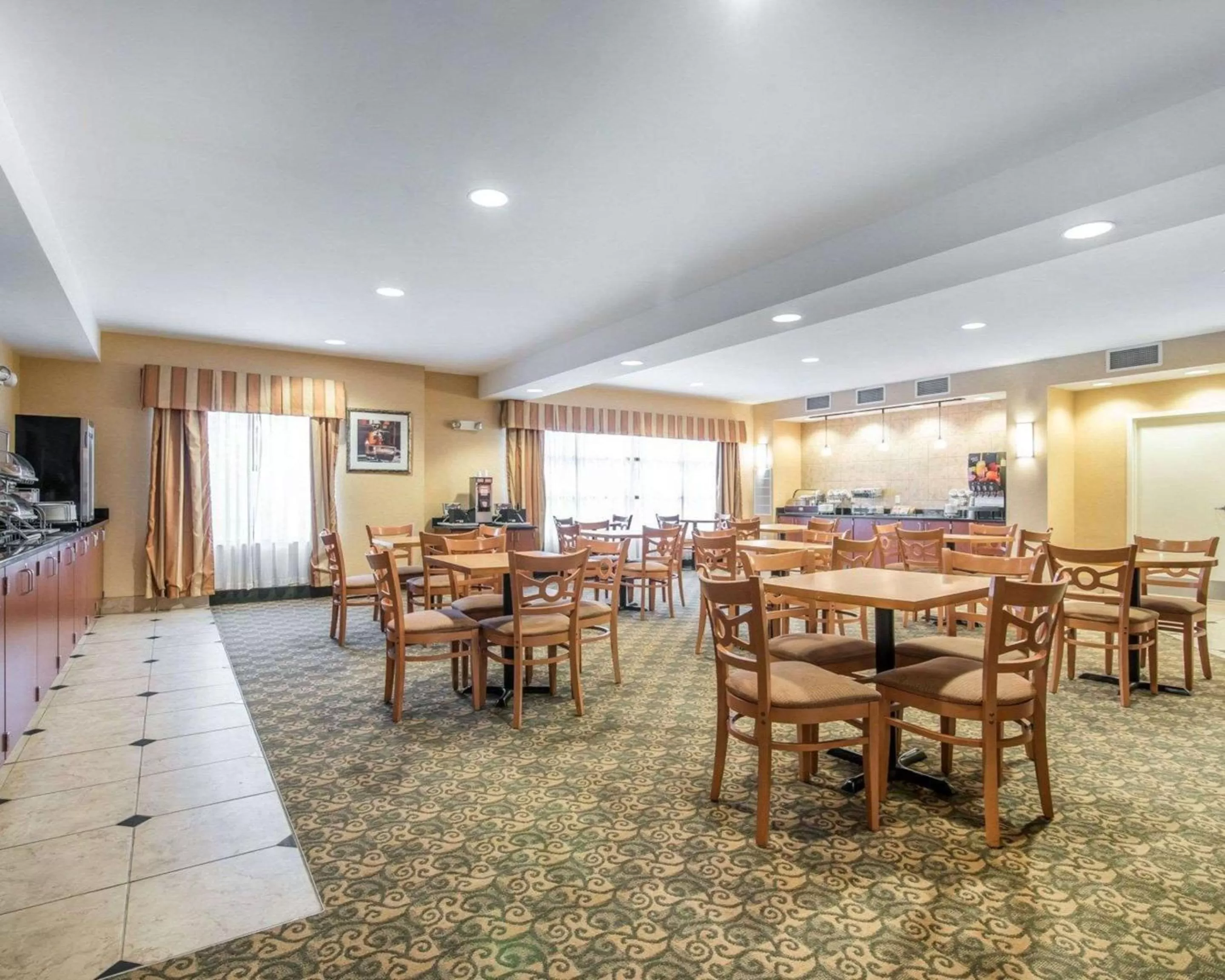 Restaurant/places to eat in University Inn Vestal