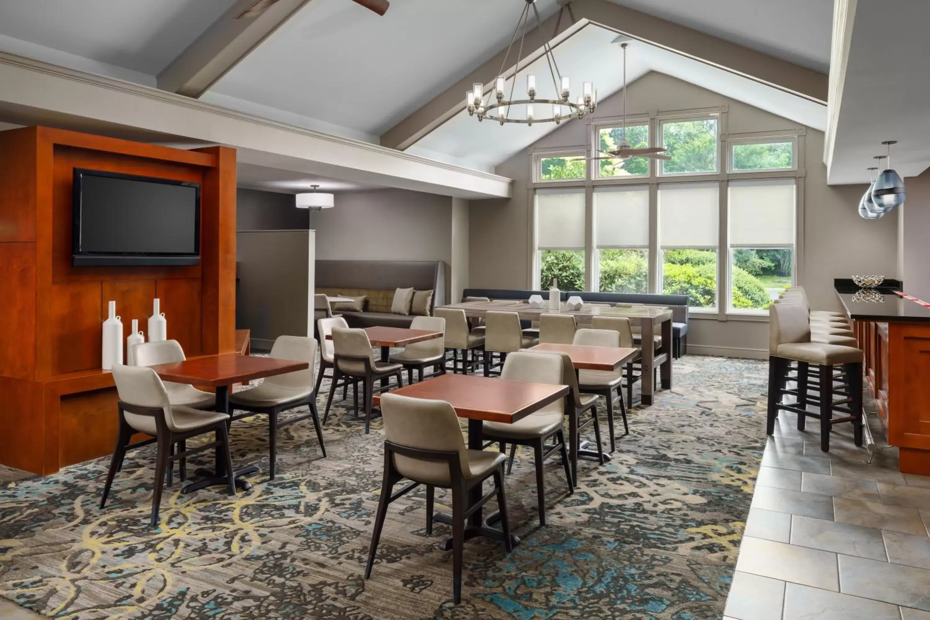 Dining area, Restaurant/Places to Eat in Residence Inn Boston Franklin