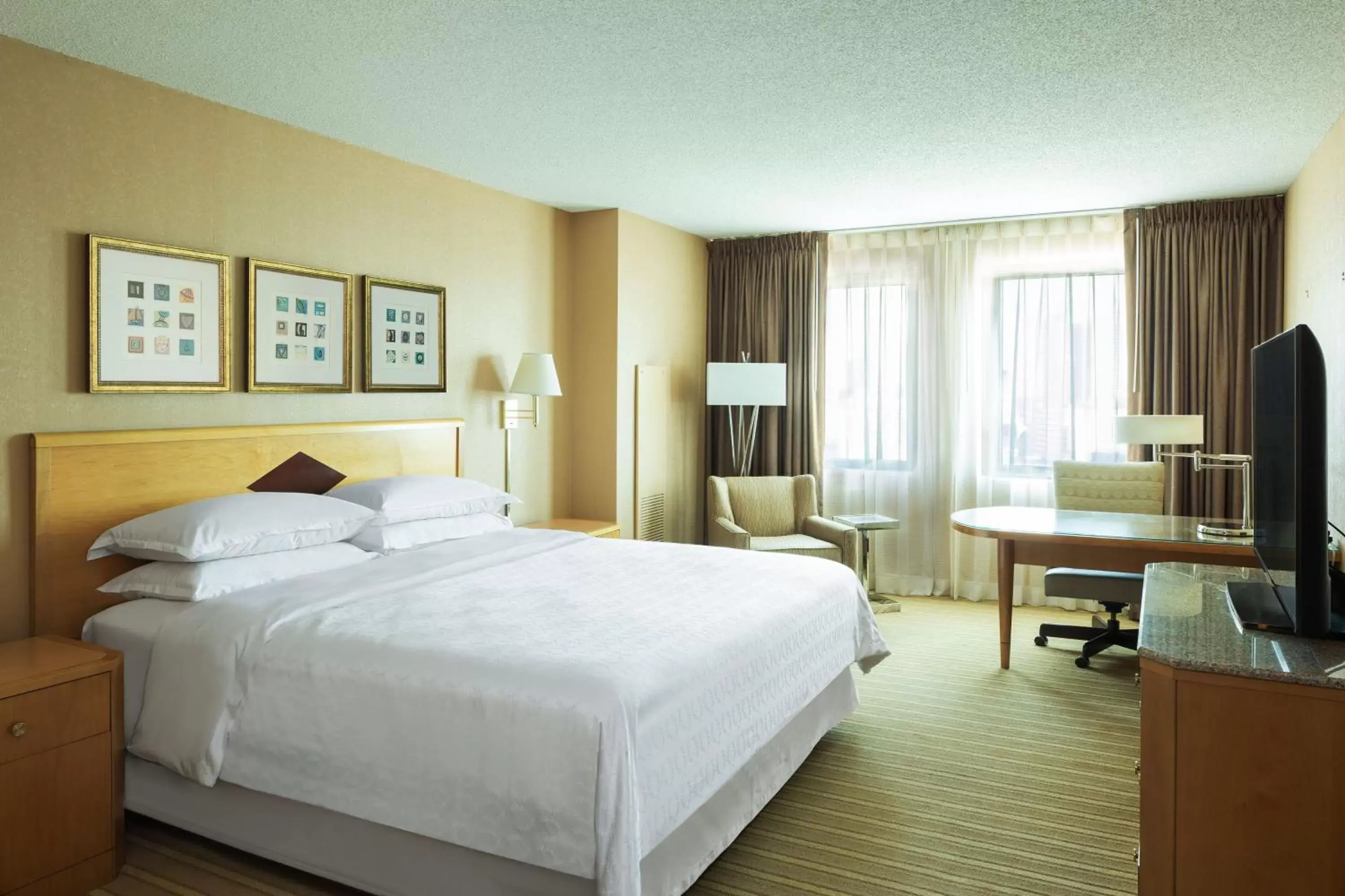 Photo of the whole room, Bed in Sheraton Atlantic City Convention Center Hotel