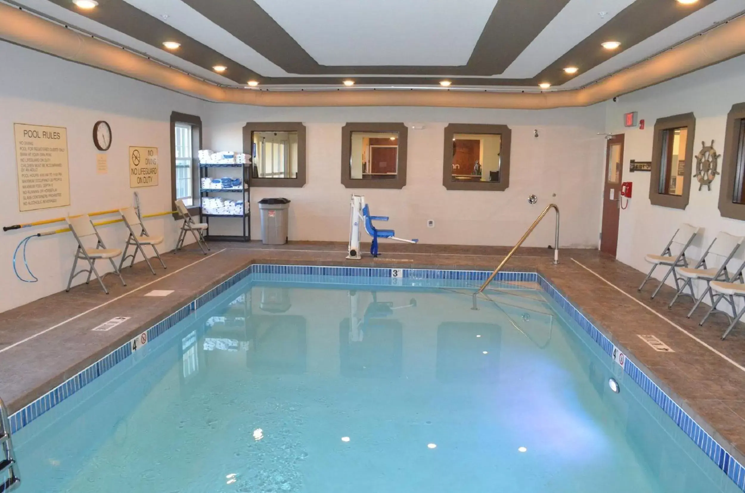 Swimming pool in Sierra Inn Minot Swimming pool in Sierra Inn Minot