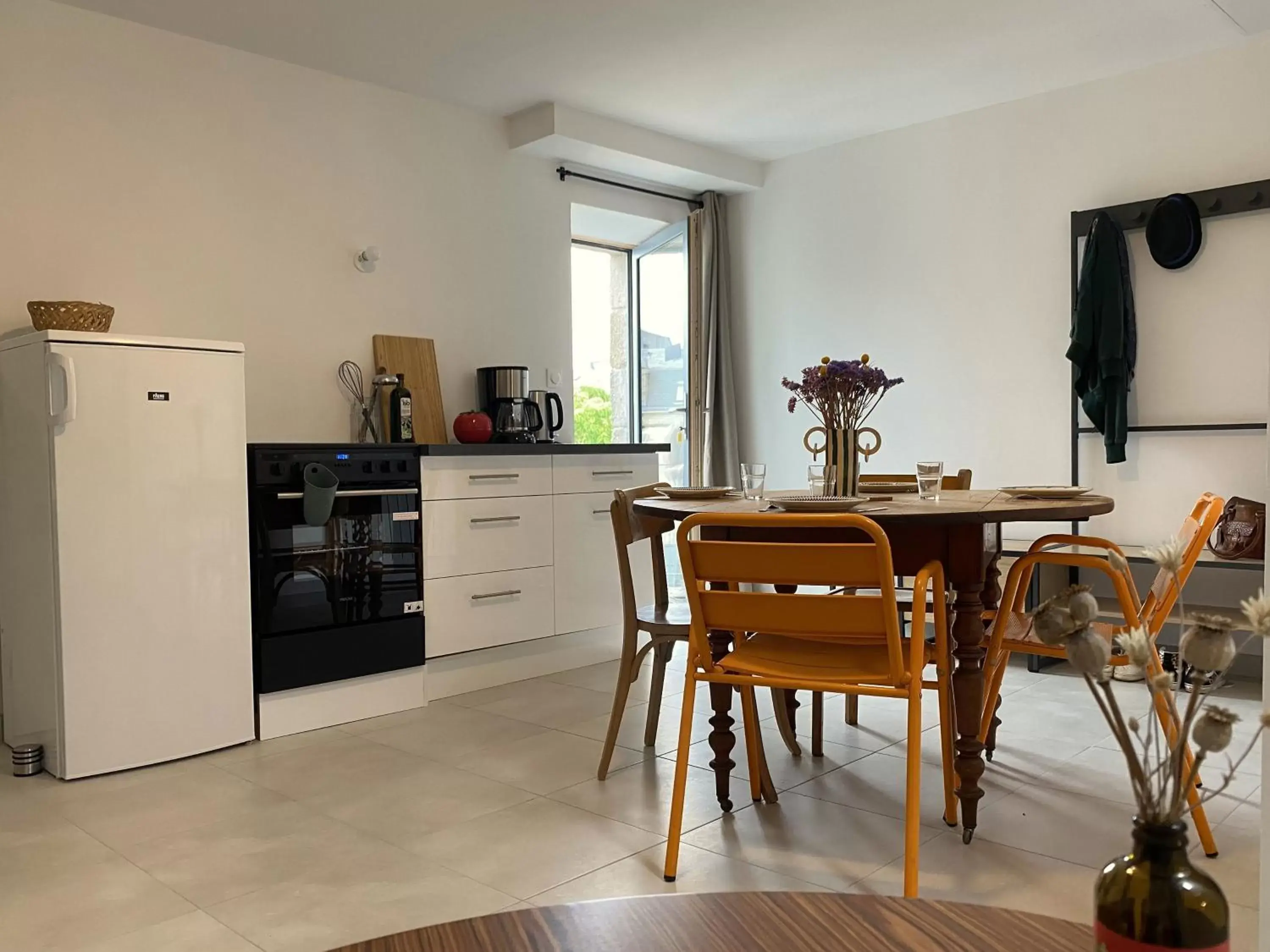 Kitchen or kitchenette, Dining Area in Bigouden Makers