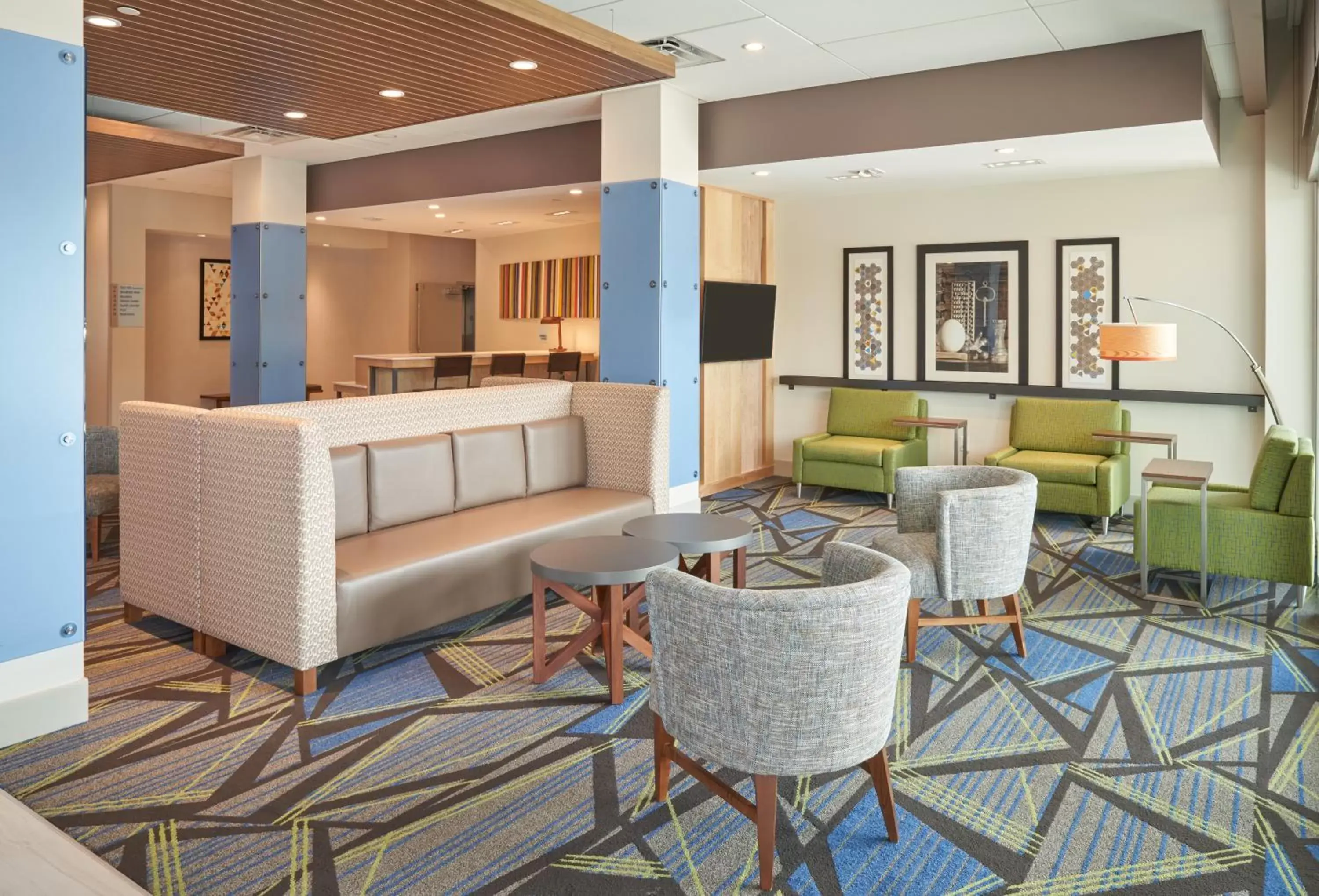 Lobby or reception in Holiday Inn Express Doral Miami, an IHG Hotel